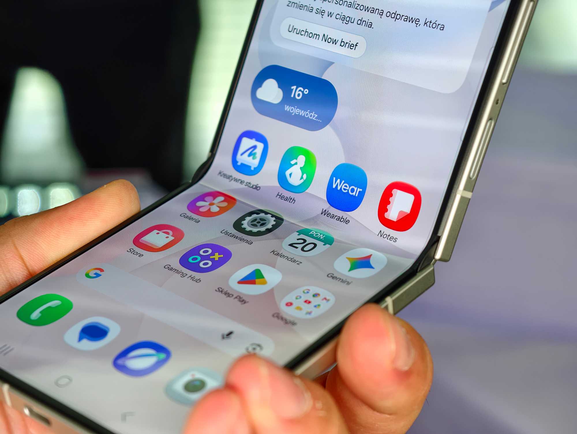 Samsung Galaxy Z Flip 8 – pierwsze wrażenia: lżejszy telefon i ulepszony ekran zewnętrzny