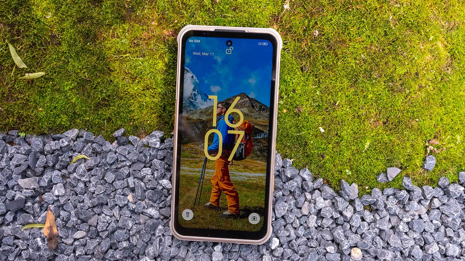 Pancerny smartfon z baterią na zmianę - rusza globalna sprzedaż