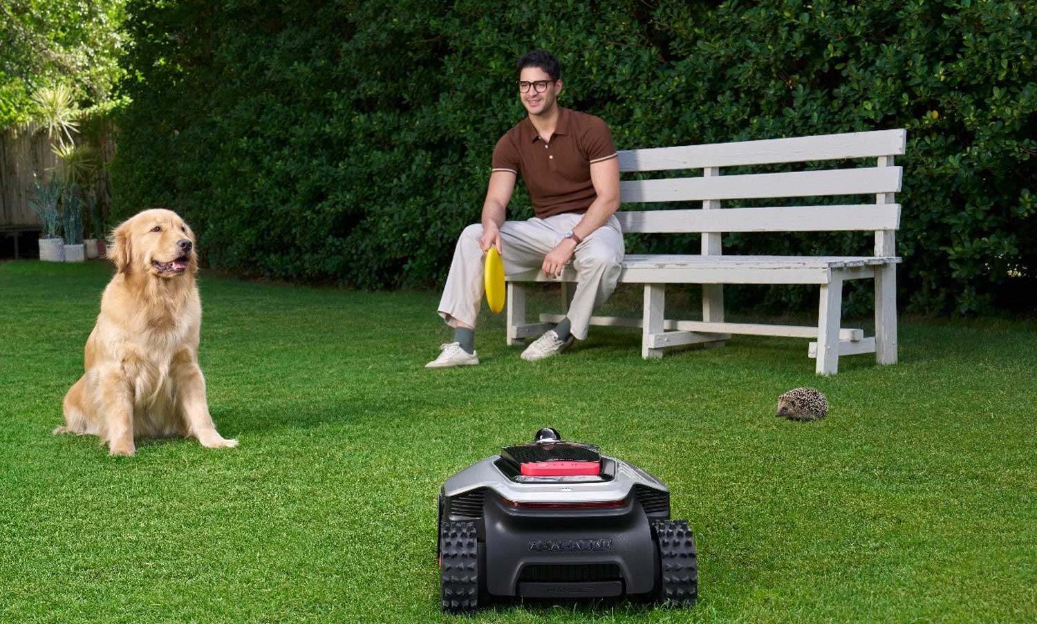 Koniec z przewodami w ogrodzie - te roboty same wiedzą, gdzie kosić