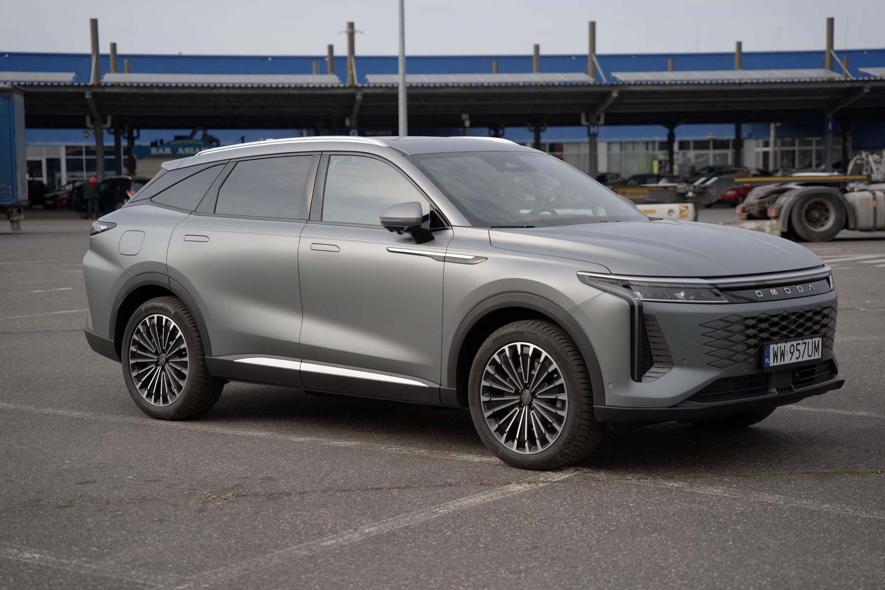 Sprawdziliśmy Omodę 9 Super Hybrid - SUV, ponad 500 koni, zasięg 1100 km - całość za 219 tysięcy złotych