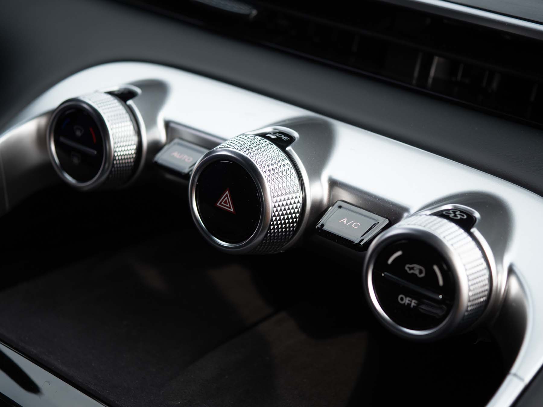 Sprawdziliśmy Omodę 9 Super Hybrid - SUV, ponad 500 koni, zasięg 1100 km - całość za 219 tysięcy złotych