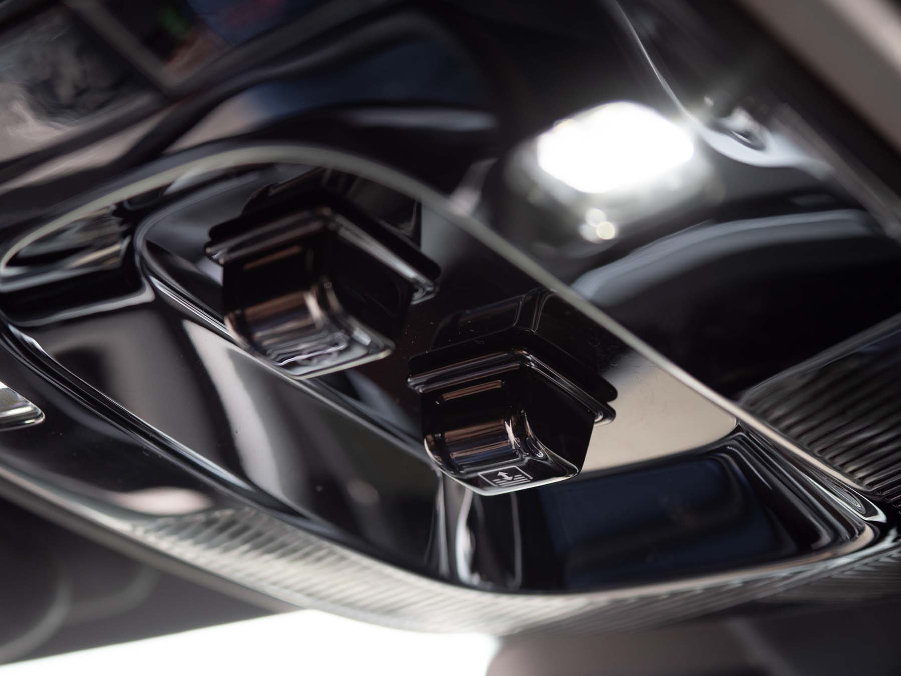 Sprawdziliśmy Omodę 9 Super Hybrid - SUV, ponad 500 koni, zasięg 1100 km - całość za 219 tysięcy złotych