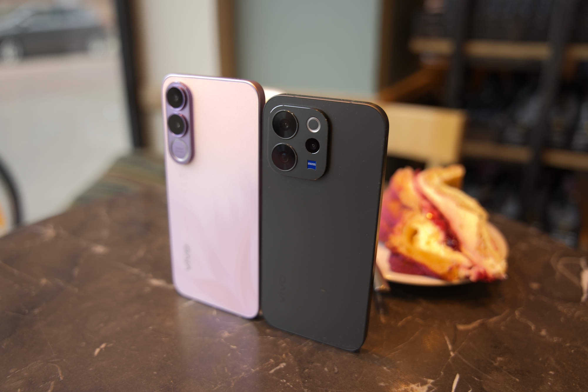 Vivo wprowadza obiektywy Zeiss do smartfonu ze średniej półki