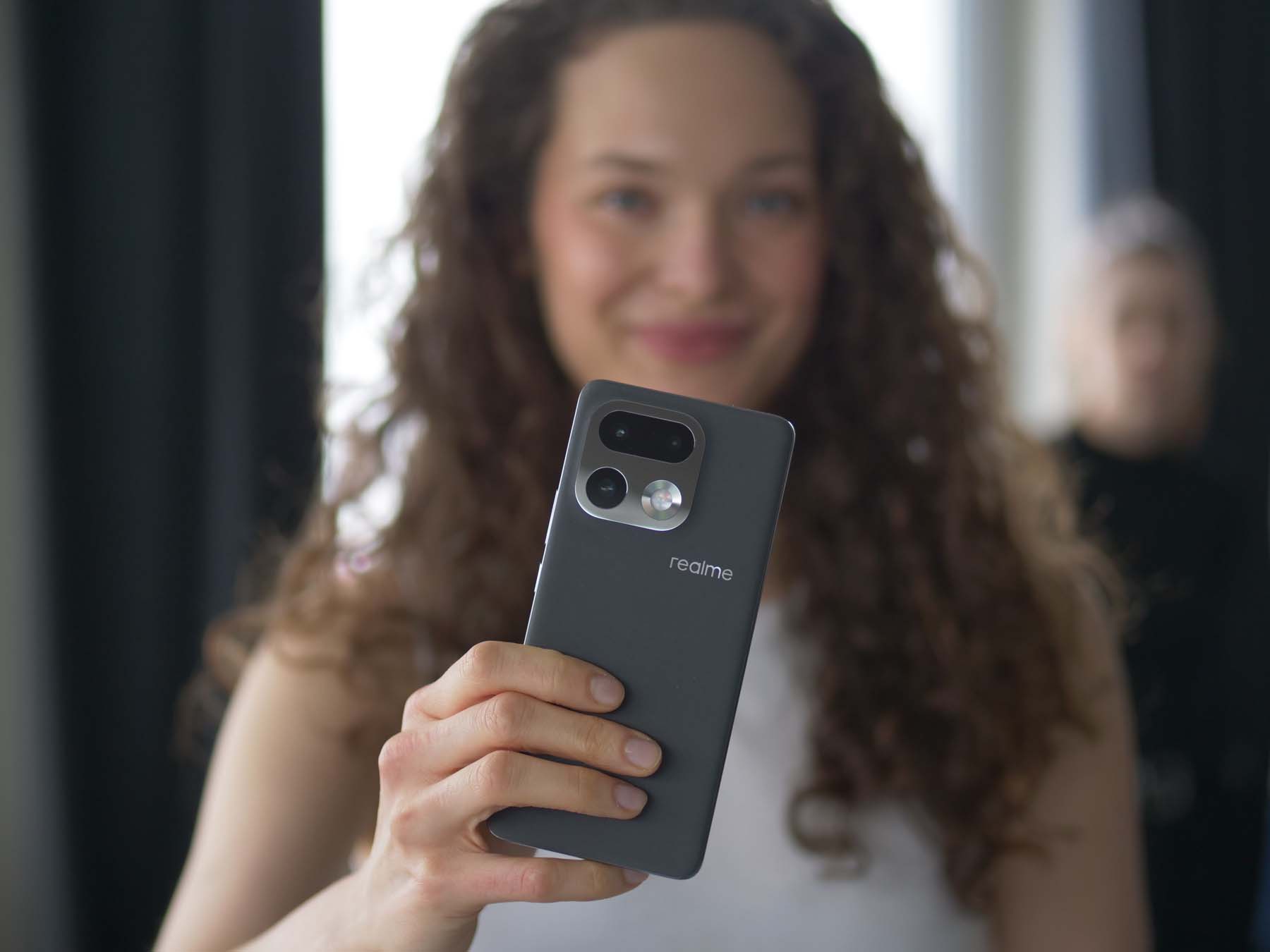 Spędziłem z realme 16 Pro+ 2 miesiące - teraz kosztuje 2 tysiące i nic lepszego na rynku nie ma
