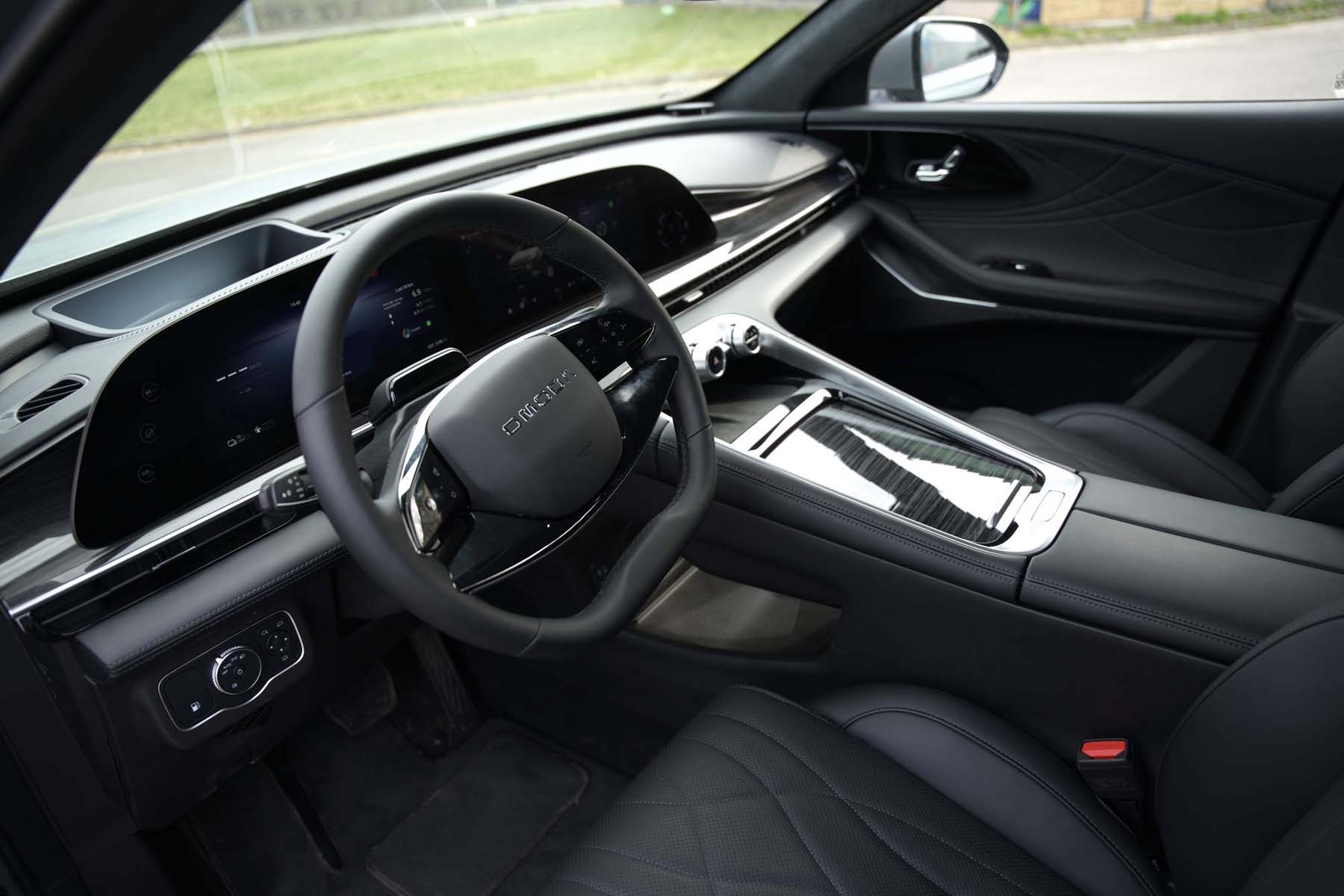 Sprawdziliśmy Omodę 9 Super Hybrid - SUV, ponad 500 koni, zasięg 1100 km - całość za 219 tysięcy złotych