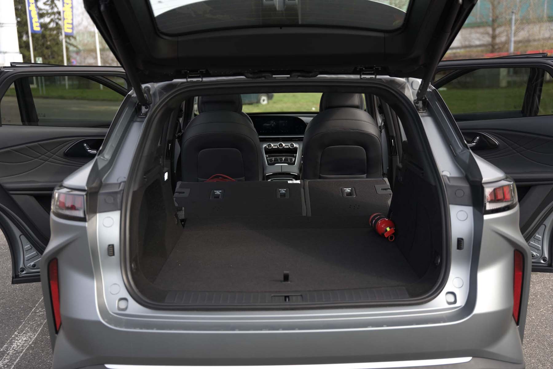 Sprawdziliśmy Omodę 9 Super Hybrid - SUV, ponad 500 koni, zasięg 1100 km - całość za 219 tysięcy złotych