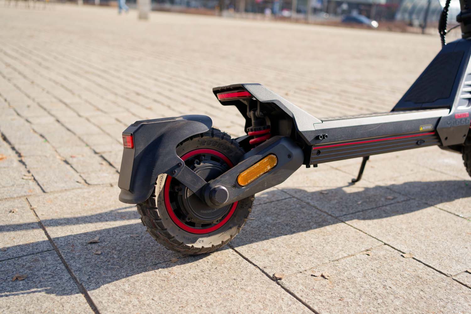 ENGWE wprowadza na polski rynek dwie nowe hulajnogi elektryczne – modele Y700 oraz Y1000