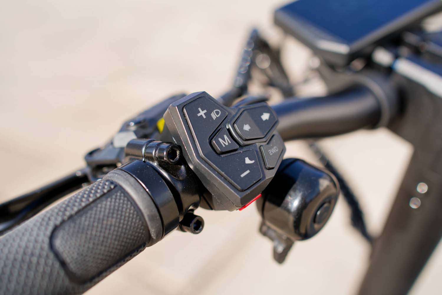 ENGWE wprowadza na polski rynek dwie nowe hulajnogi elektryczne – modele Y700 oraz Y1000