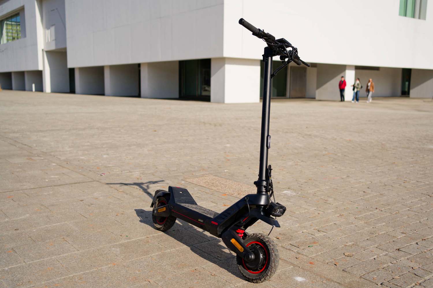 Przetestowaliśmy Engwe Y1000 - to teraz flagowa hulajnoga tej marki