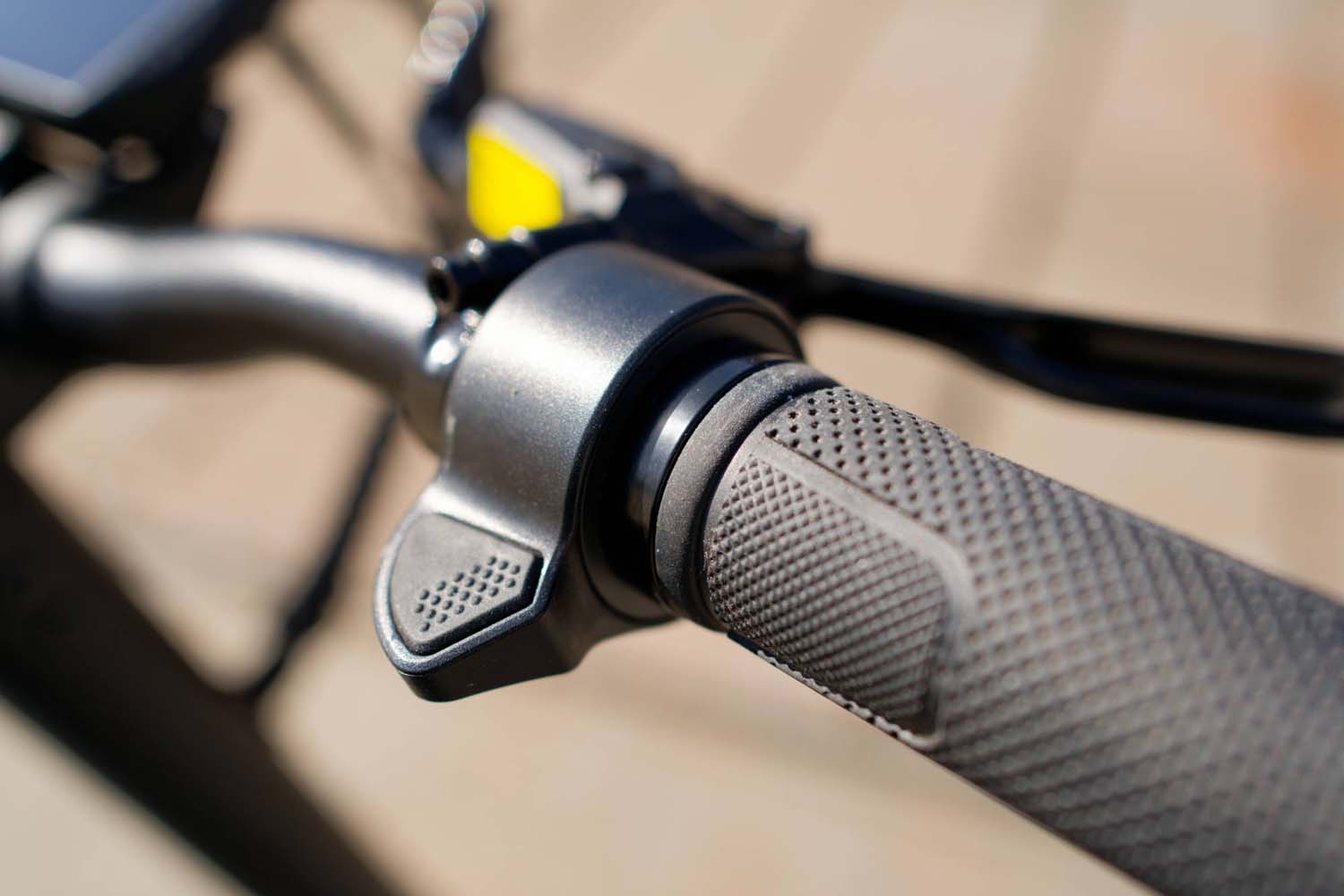 ENGWE wprowadza na polski rynek dwie nowe hulajnogi elektryczne – modele Y700 oraz Y1000