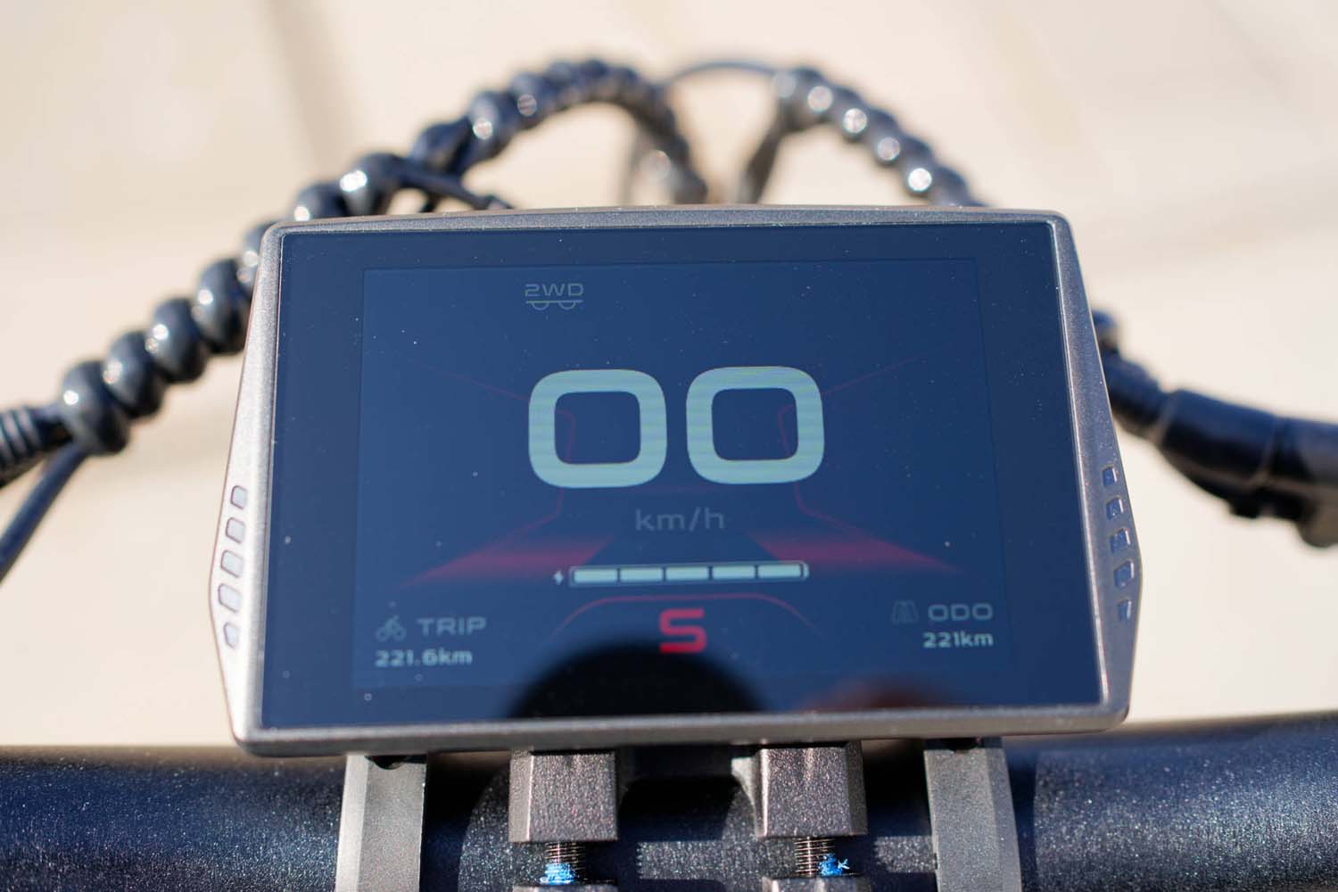 Przetestowaliśmy Engwe Y1000 - to teraz flagowa hulajnoga tej marki