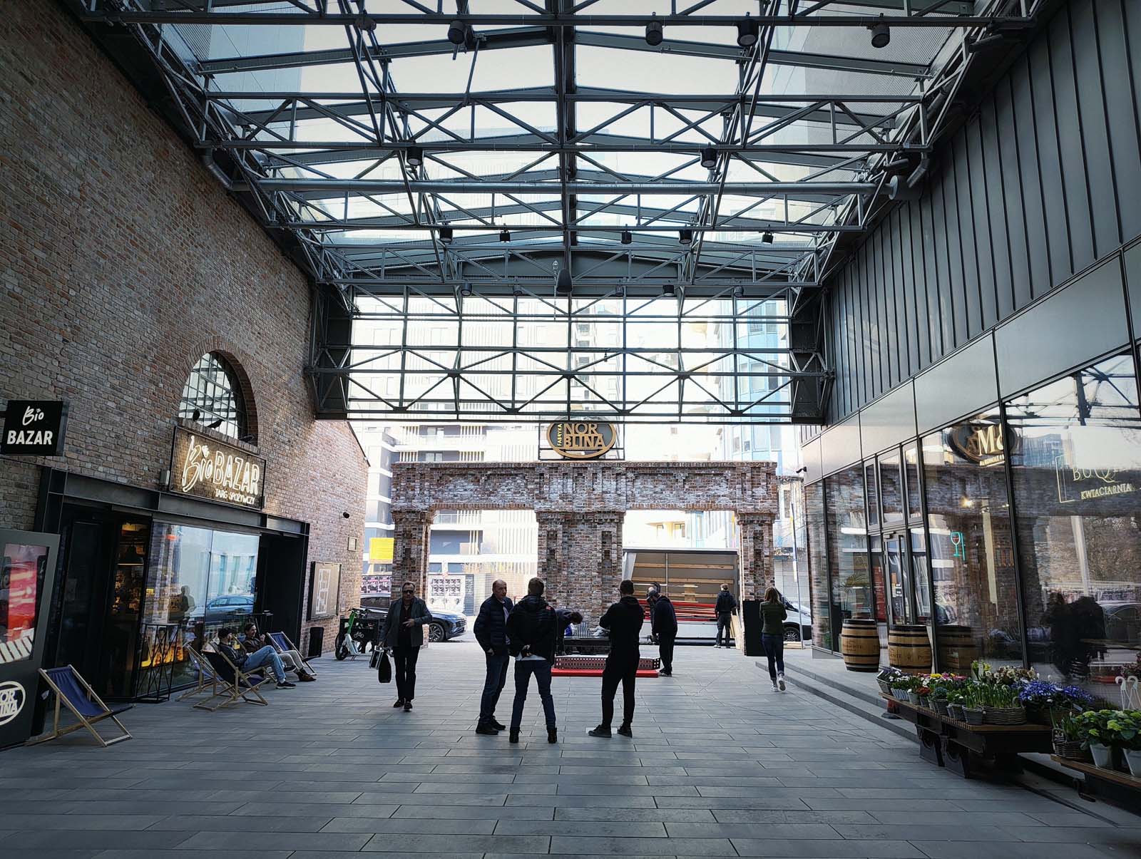 Porównujemy zdjęcia z Pixel 10a, iPhone 17e oraz Nothing Phone 4a