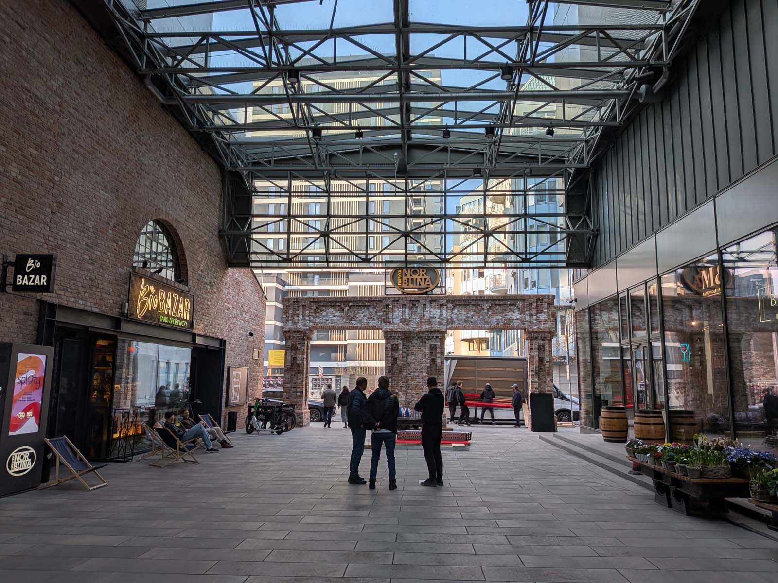 Porównujemy zdjęcia z Pixel 10a, iPhone 17e oraz Nothing Phone 4a