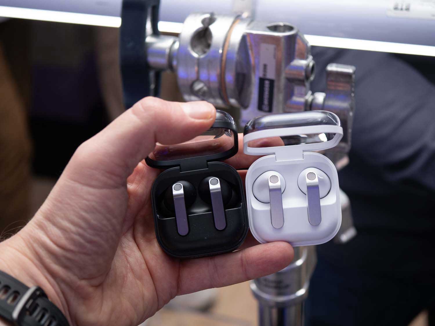 Są nowe słuchawki Galaxy Buds4 - tak wyglądają i tyle kosztują w Polsce