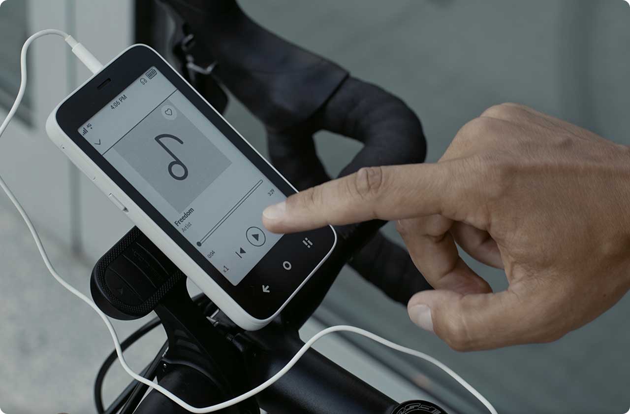 1800 zł za 3 GB RAM, 3300 mAh i brak 5G - jest nowy polski smartfon