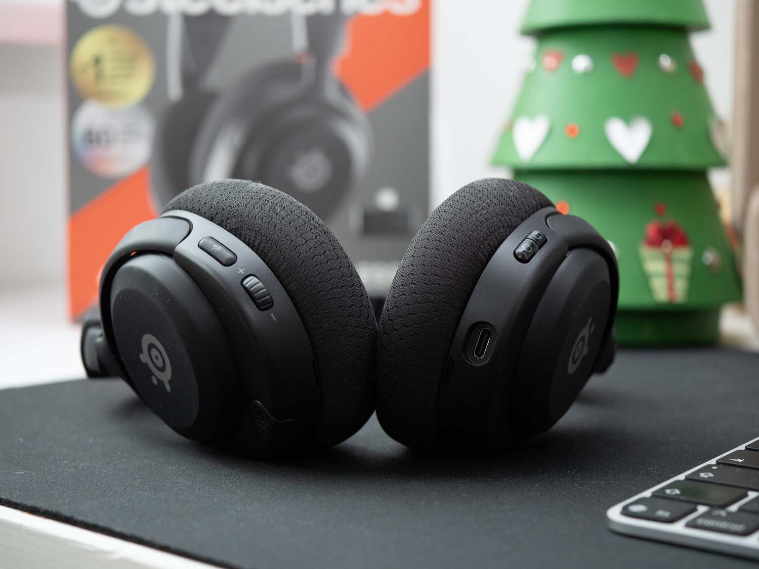 Test słuchawek SteelSeries Arctis Nova 5 Wireless – średnia półka dla graczy stacjonarnych i mobilnych