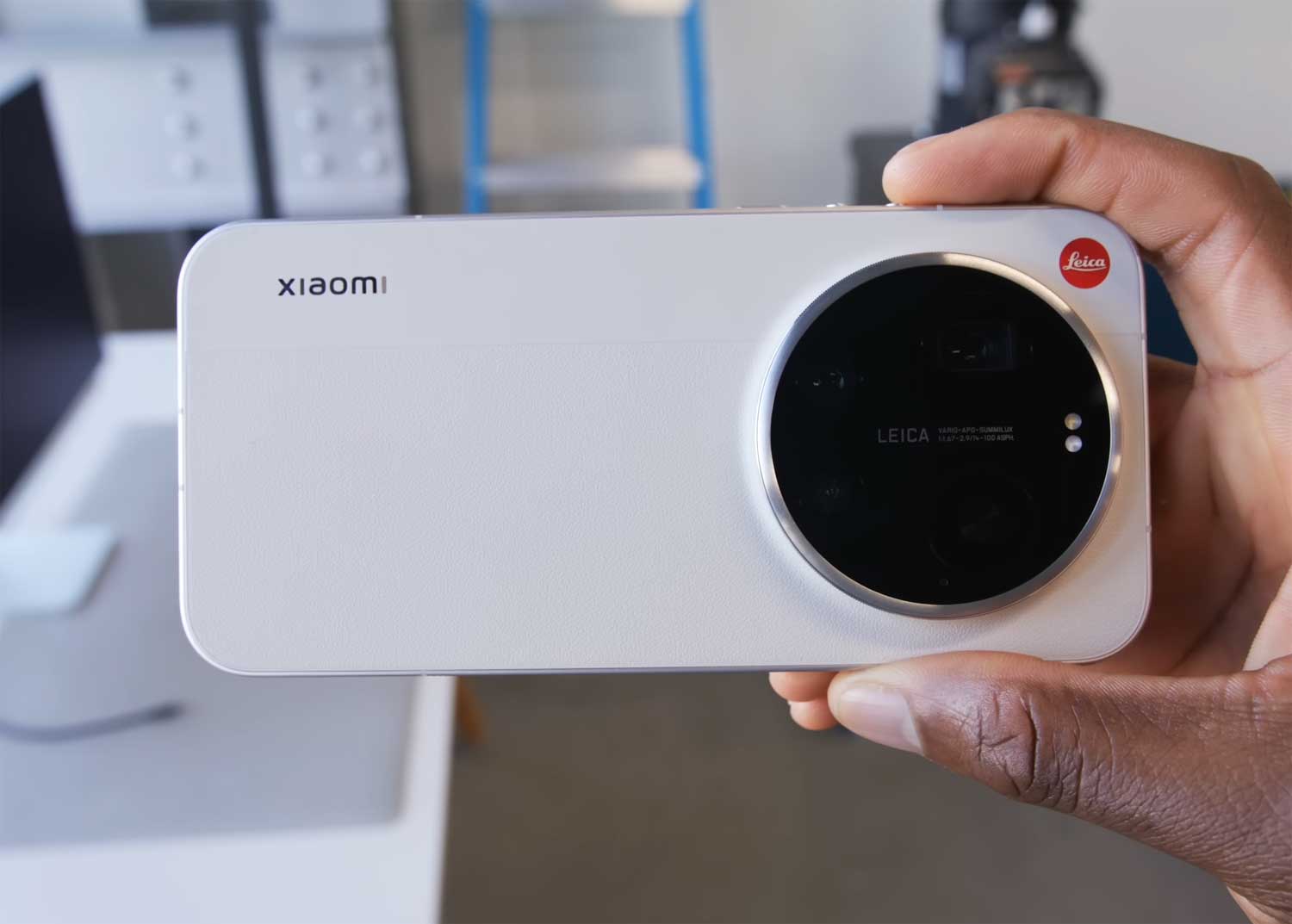 Xiaomi 17 Ultra w oczach MKBHD – smartfon, który chce być aparatem