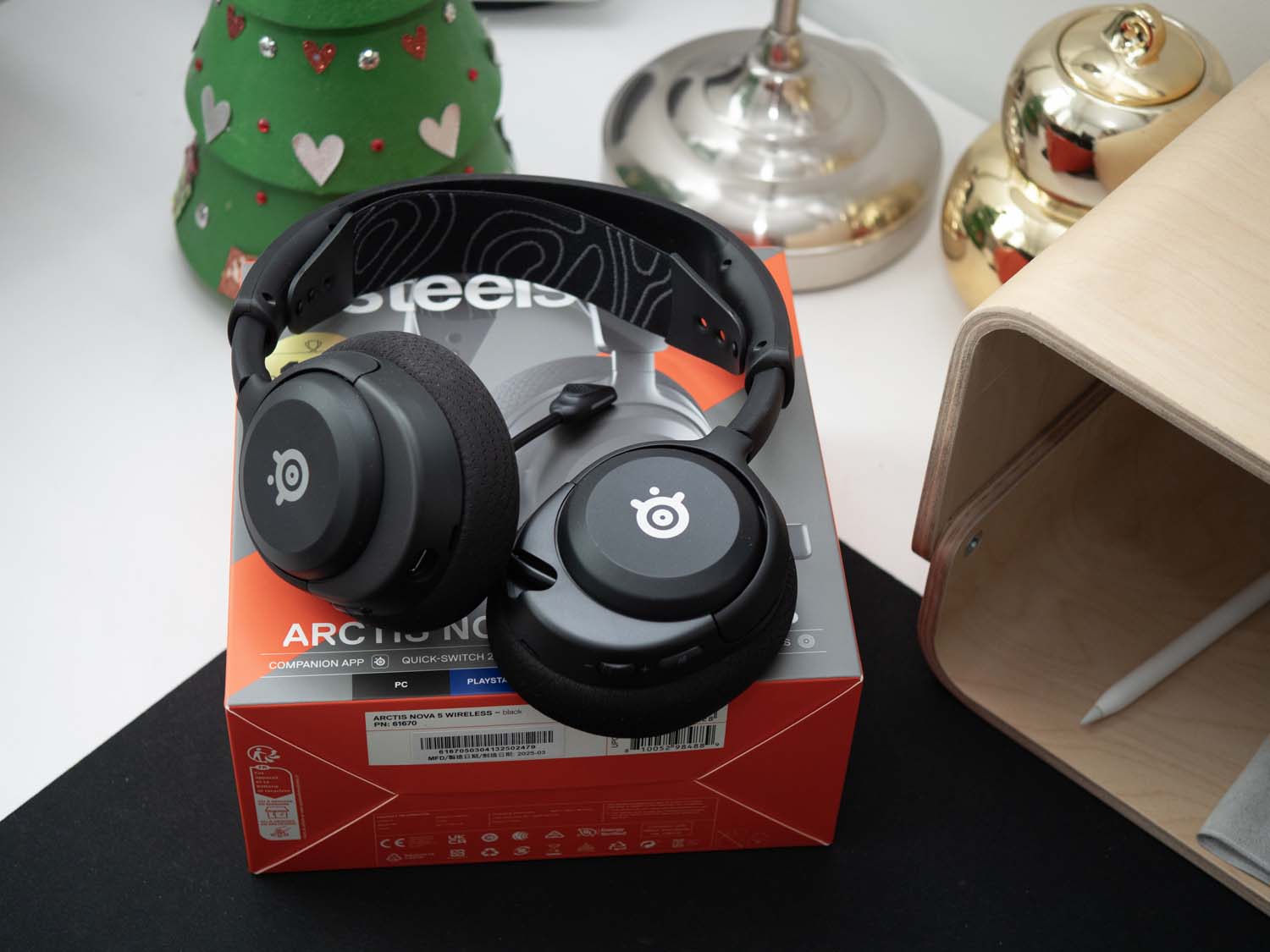 Test słuchawek SteelSeries Arctis Nova 5 Wireless – średnia półka dla graczy stacjonarnych i mobilnych