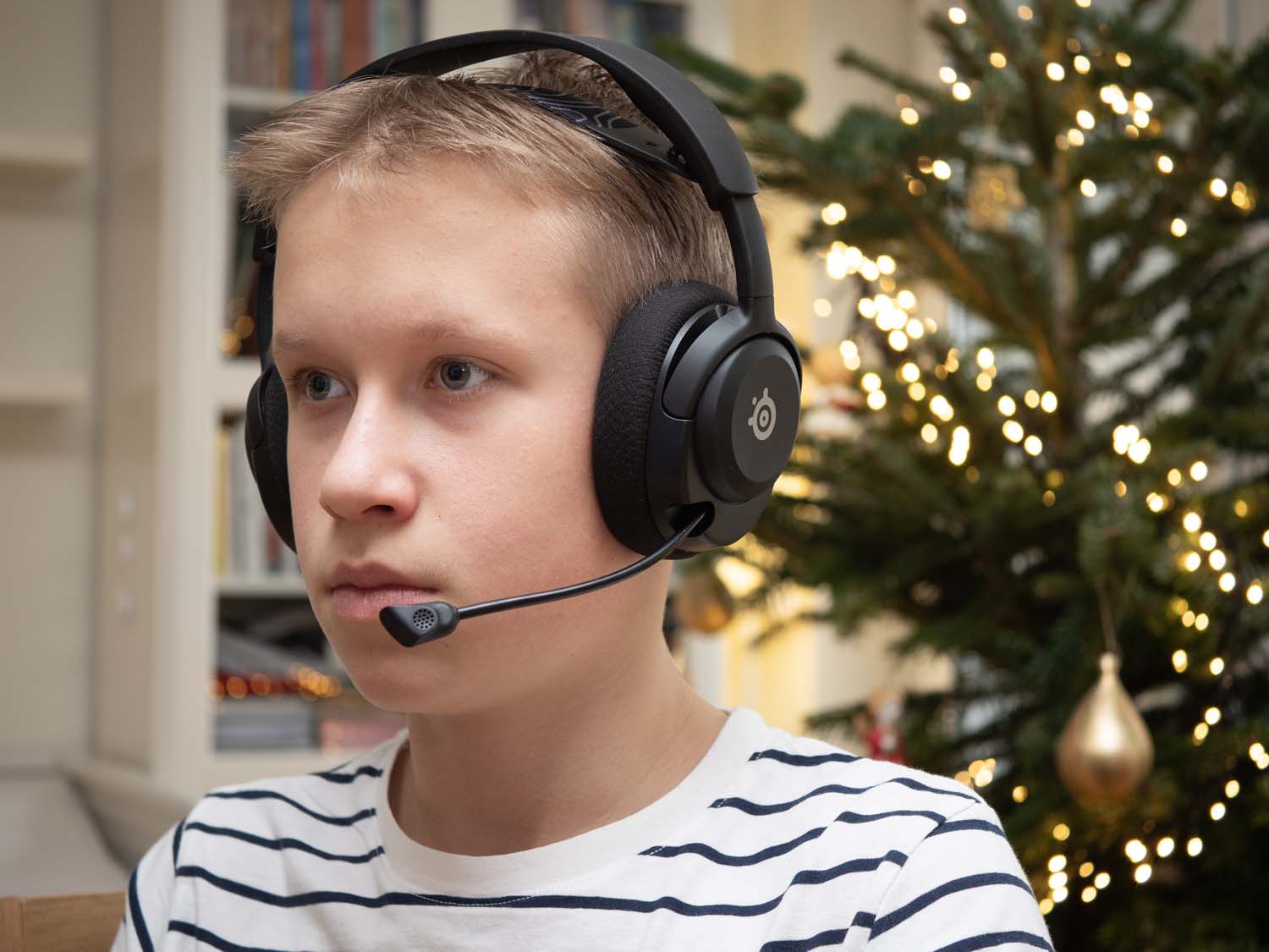 Test słuchawek SteelSeries Arctis Nova 5 Wireless – średnia półka dla graczy stacjonarnych i mobilnych