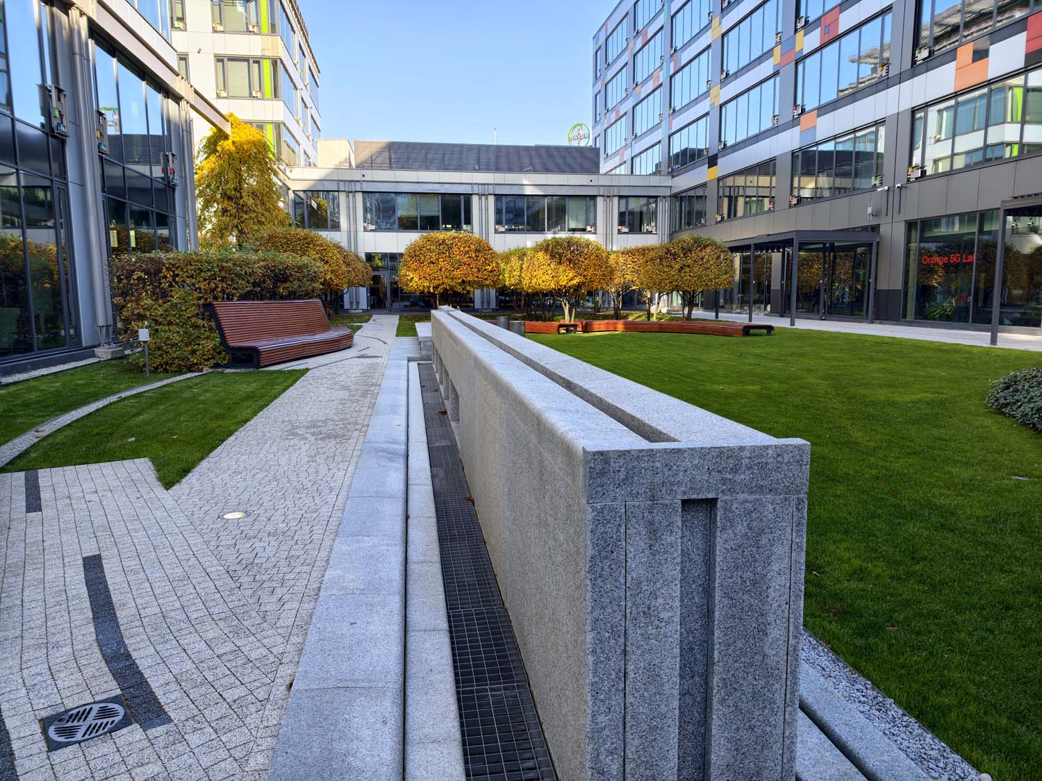 Porównaliśmy możliwości fotograficzne vivo X300 Pro i iPhone 17 Pro Max i wynik jest sporą niespodzianką