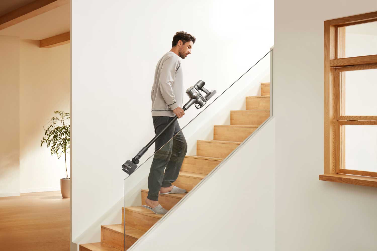 Wiemy jak mądrze kupić bezprzewodowy odkurzacz pionowy i nie przepłacić – oto najlepsze oferty na Black Friday