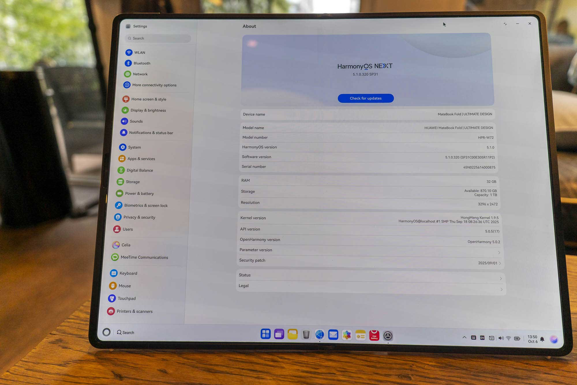 Huawei MateBook Fold Ultimate Design – kosmiczny składany laptop w w naszych rękach