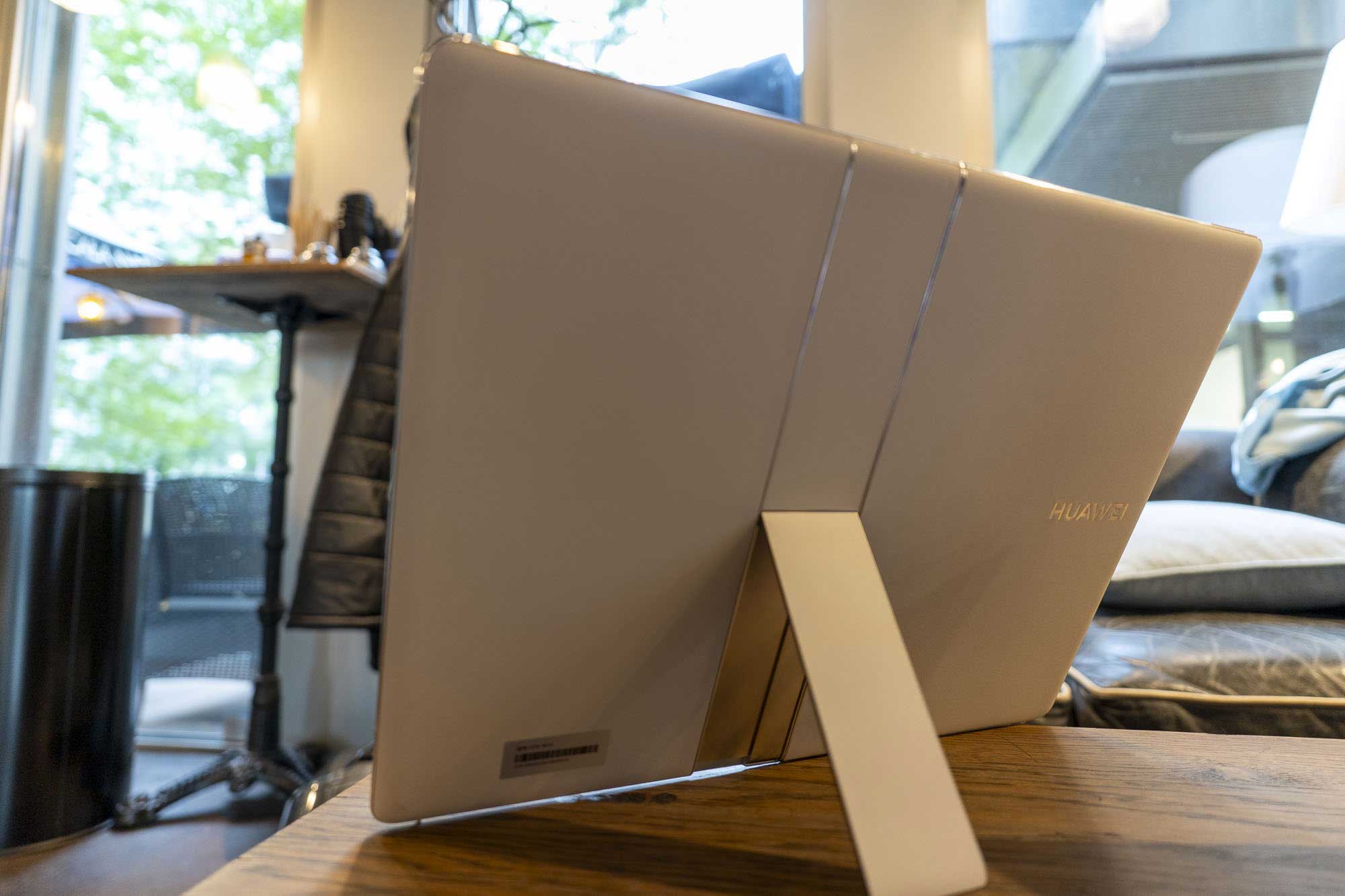 Huawei MateBook Fold Ultimate Design – kosmiczny składany laptop w w naszych rękach
