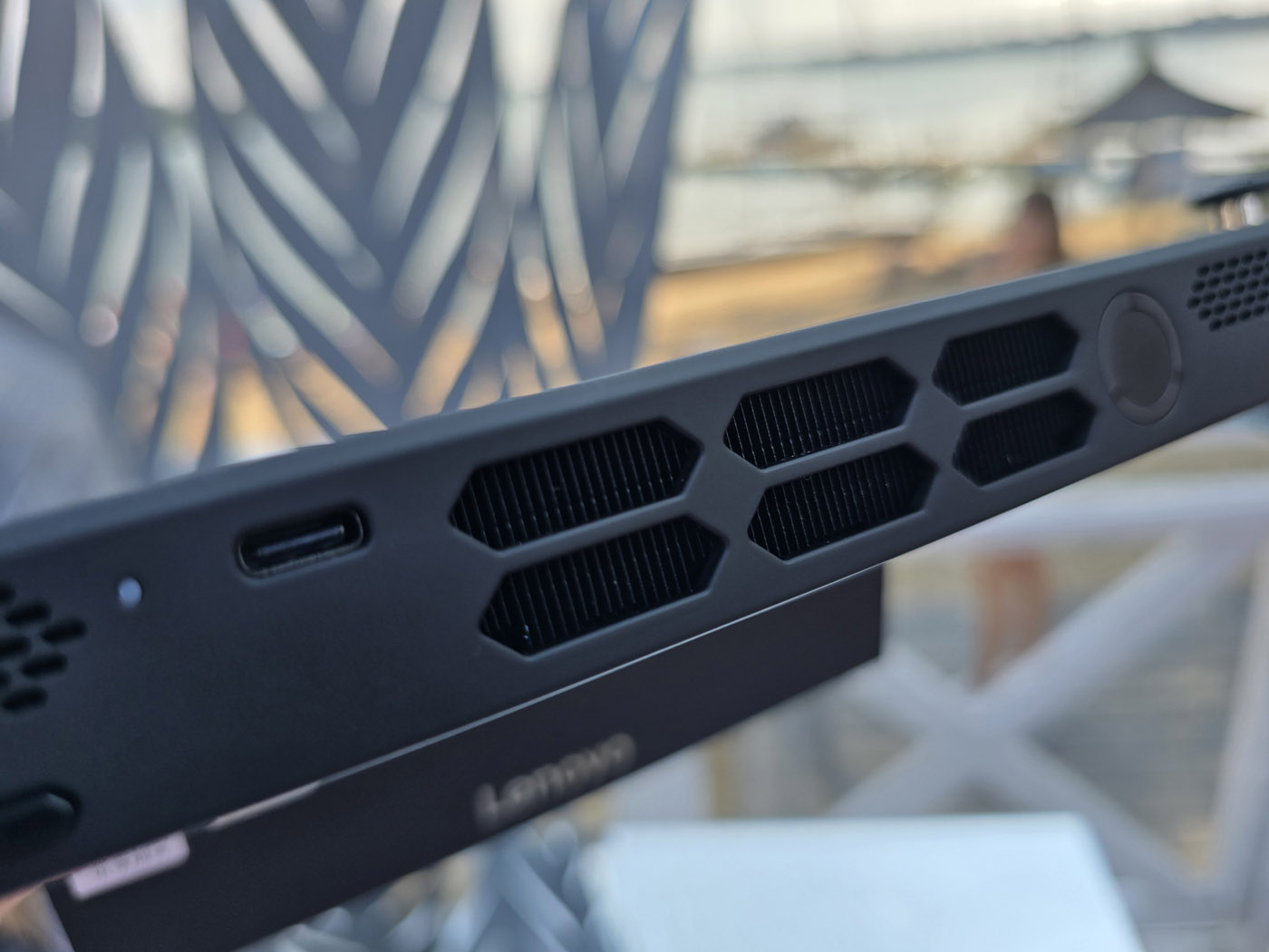 Nowa konsola przenośna Lenovo z ekranem OLED 144 Hz już dostępna w przedsprzedaży