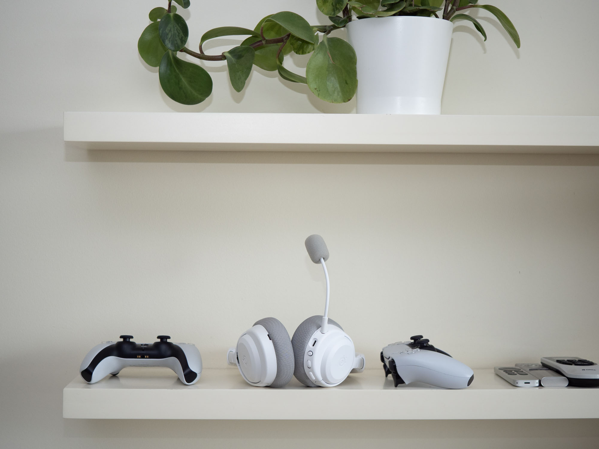 Sprawdziliśmy słuchawki Arctis Nova 3P Wireless - niby są do PS5, ale świetnie działają ze smartfonem, tabletem i komputerem