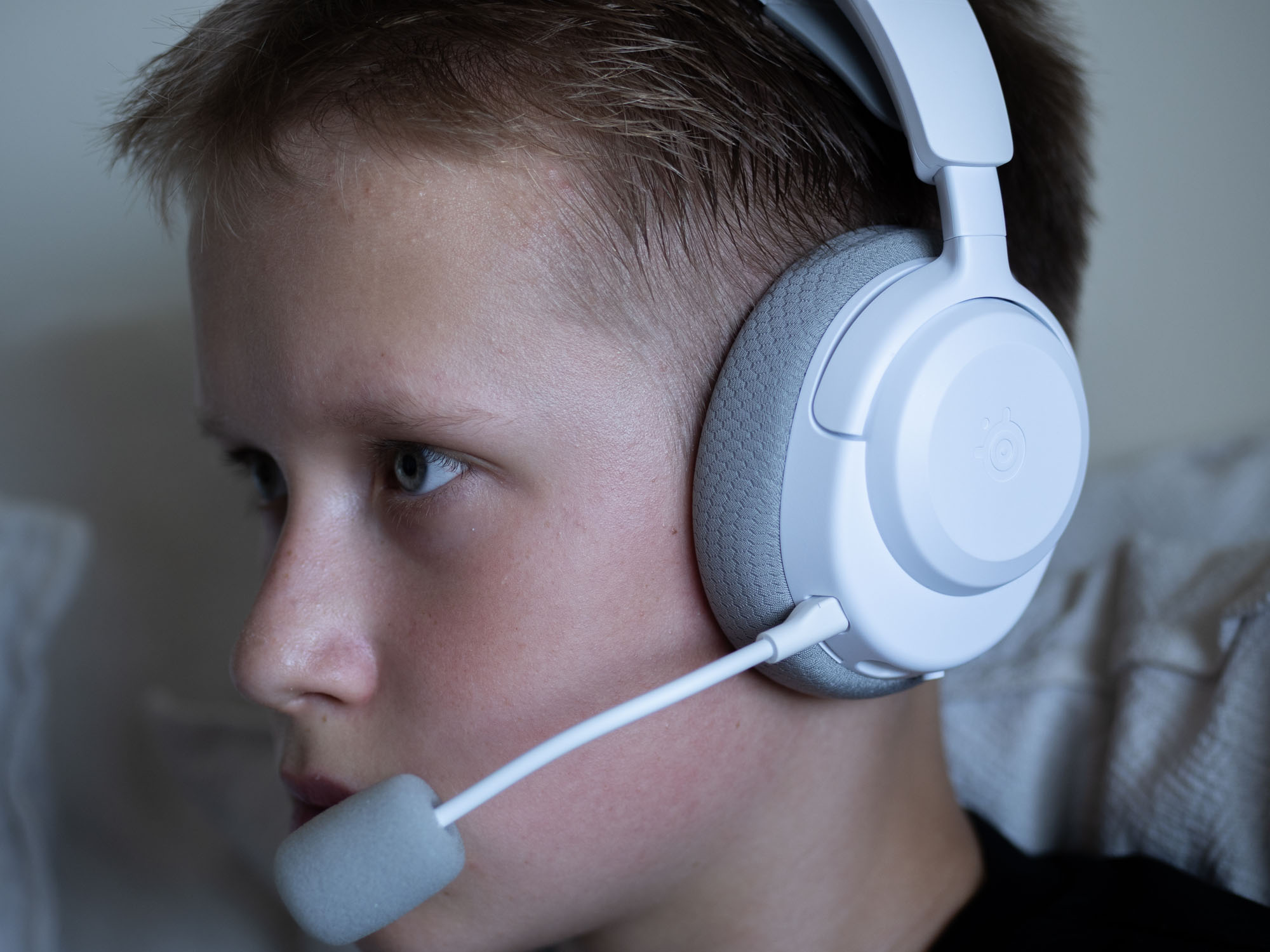 Sprawdziliśmy słuchawki Arctis Nova 3P Wireless - niby są do PS5, ale świetnie działają ze smartfonem, tabletem i komputerem