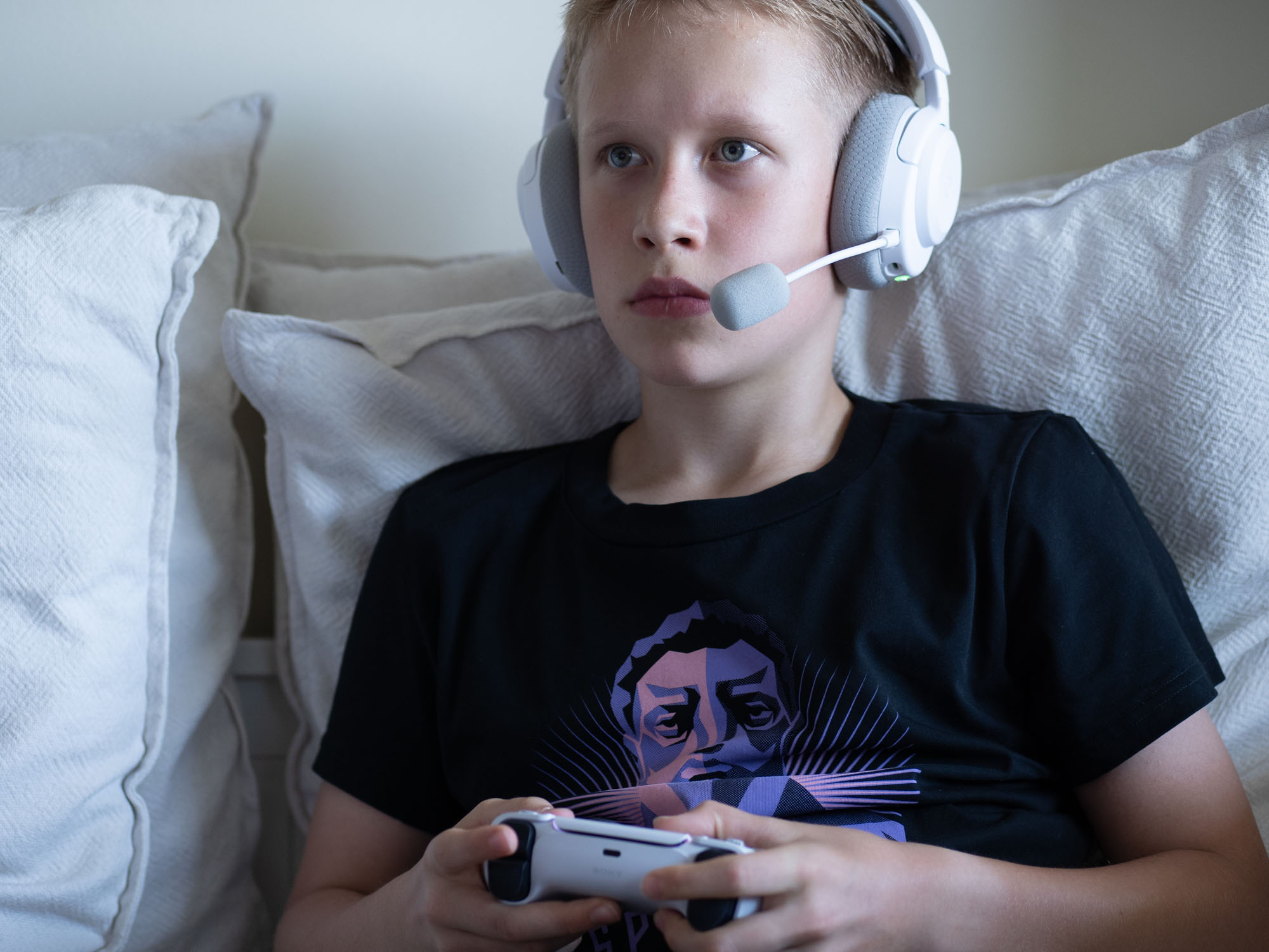 Sprawdziliśmy słuchawki Arctis Nova 3P Wireless - niby są do PS5, ale świetnie działają ze smartfonem, tabletem i komputerem