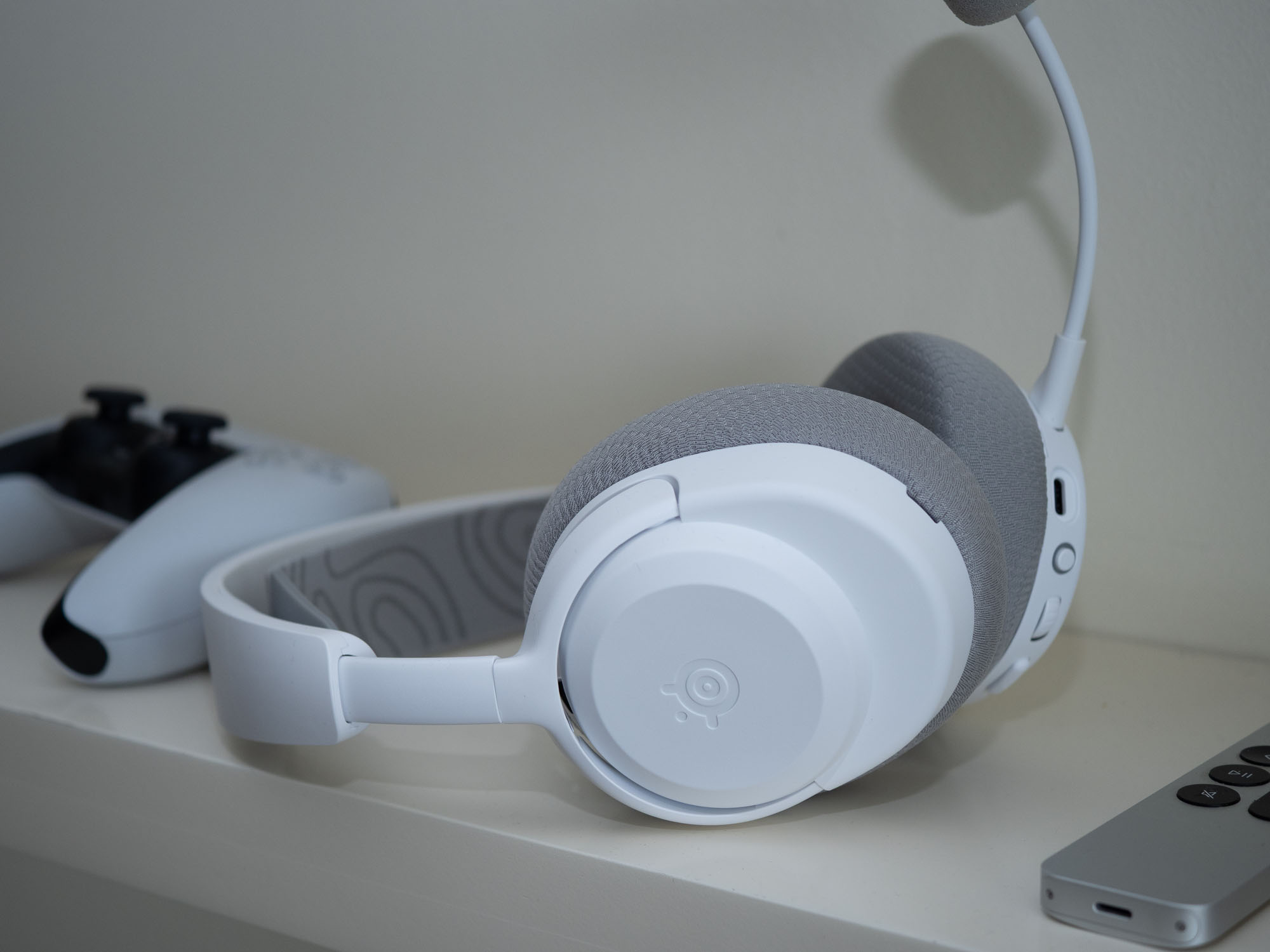 Sprawdziliśmy słuchawki Arctis Nova 3P Wireless - niby są do PS5, ale świetnie działają ze smartfonem, tabletem i komputerem
