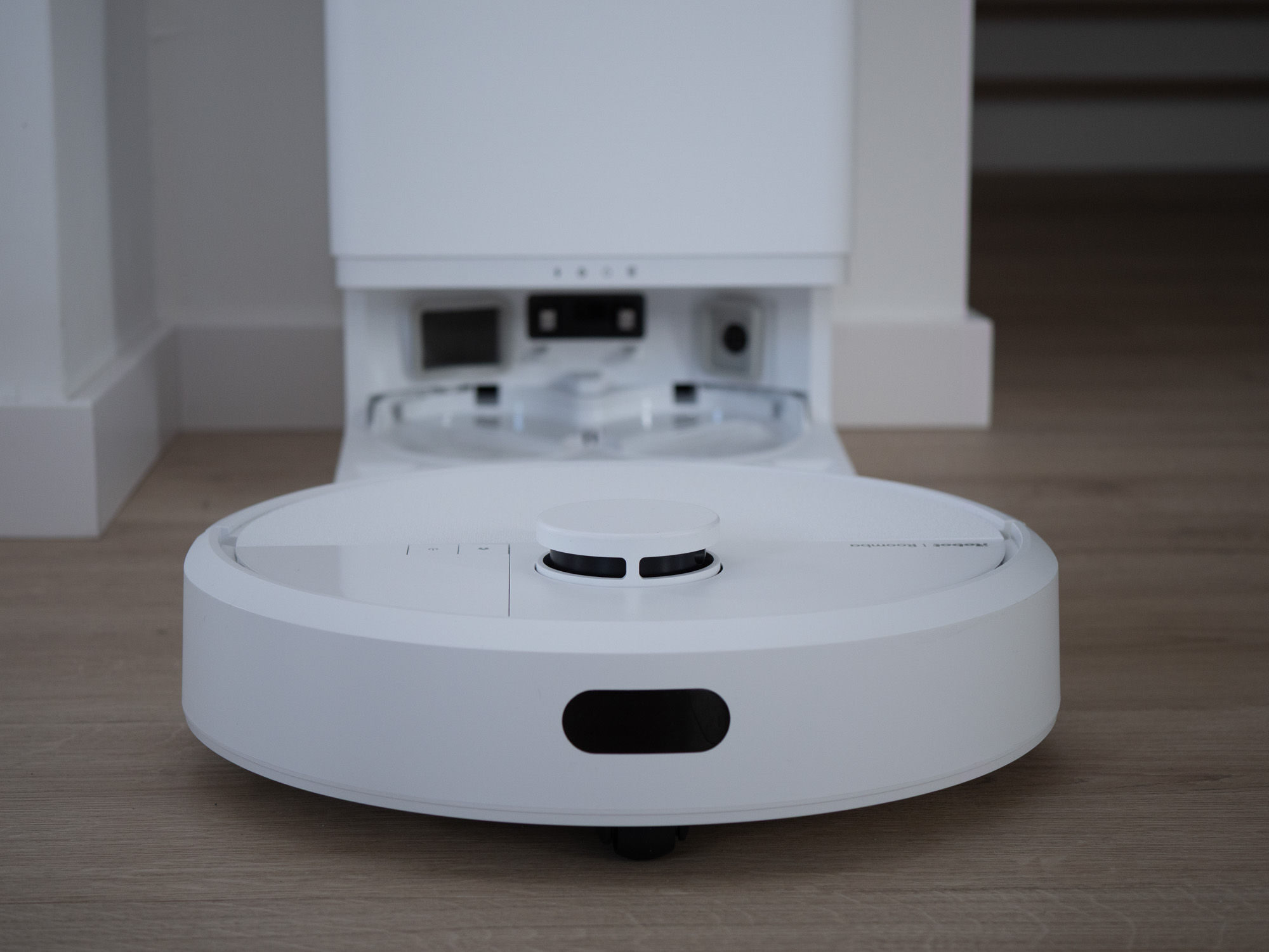 Przetestowaliśmy robota Roomba Plus 405 Combo - to tania amerykańska alternatywa dla chińskich robotów sprzątających