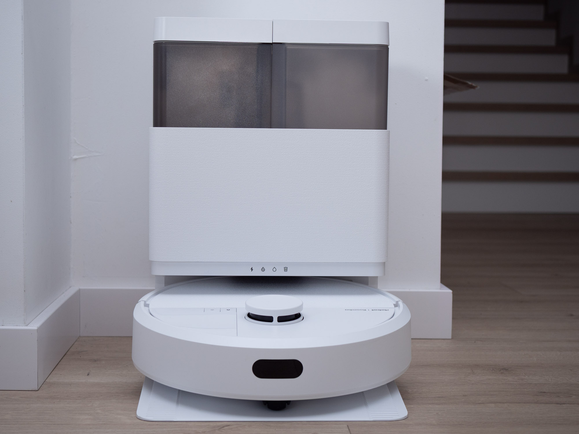 Przetestowaliśmy robota Roomba Plus 405 Combo - to tania amerykańska alternatywa dla chińskich robotów sprzątających
