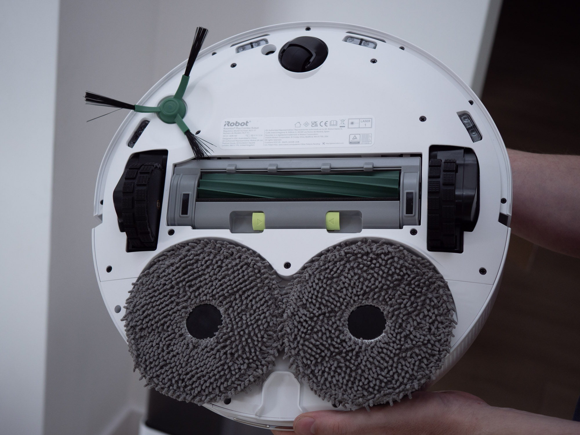 Przetestowaliśmy robota Roomba Plus 405 Combo - to tania amerykańska alternatywa dla chińskich robotów sprzątających