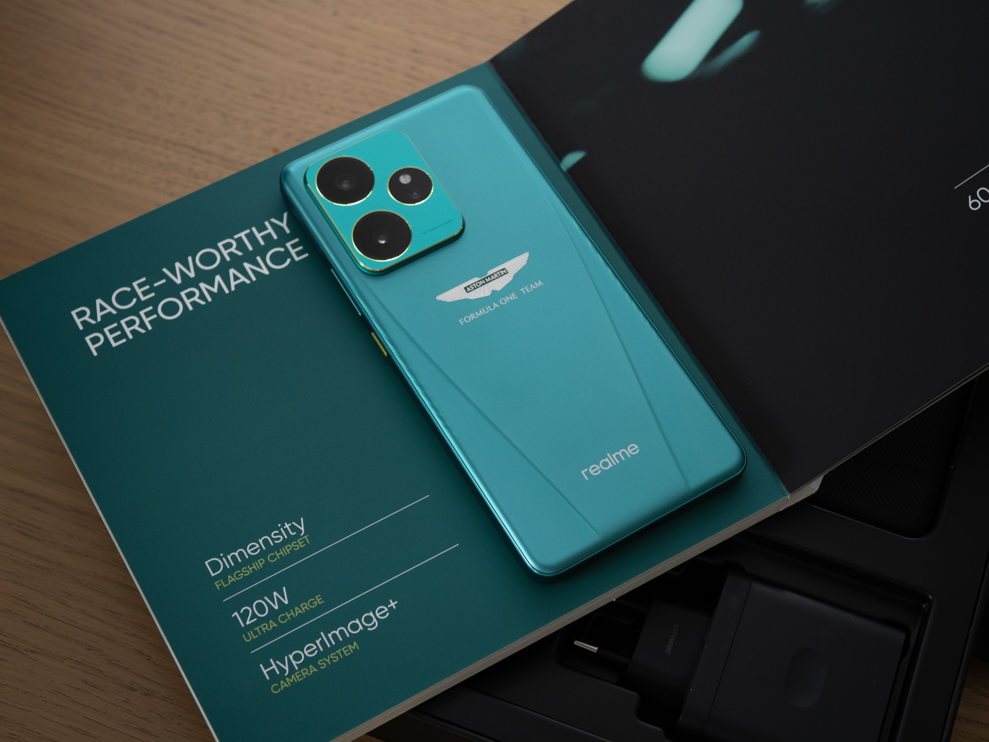 Oto najbardziej wypasiona wersja realme GT 7 - sprawdziliśmy czym się różni od zwykłej