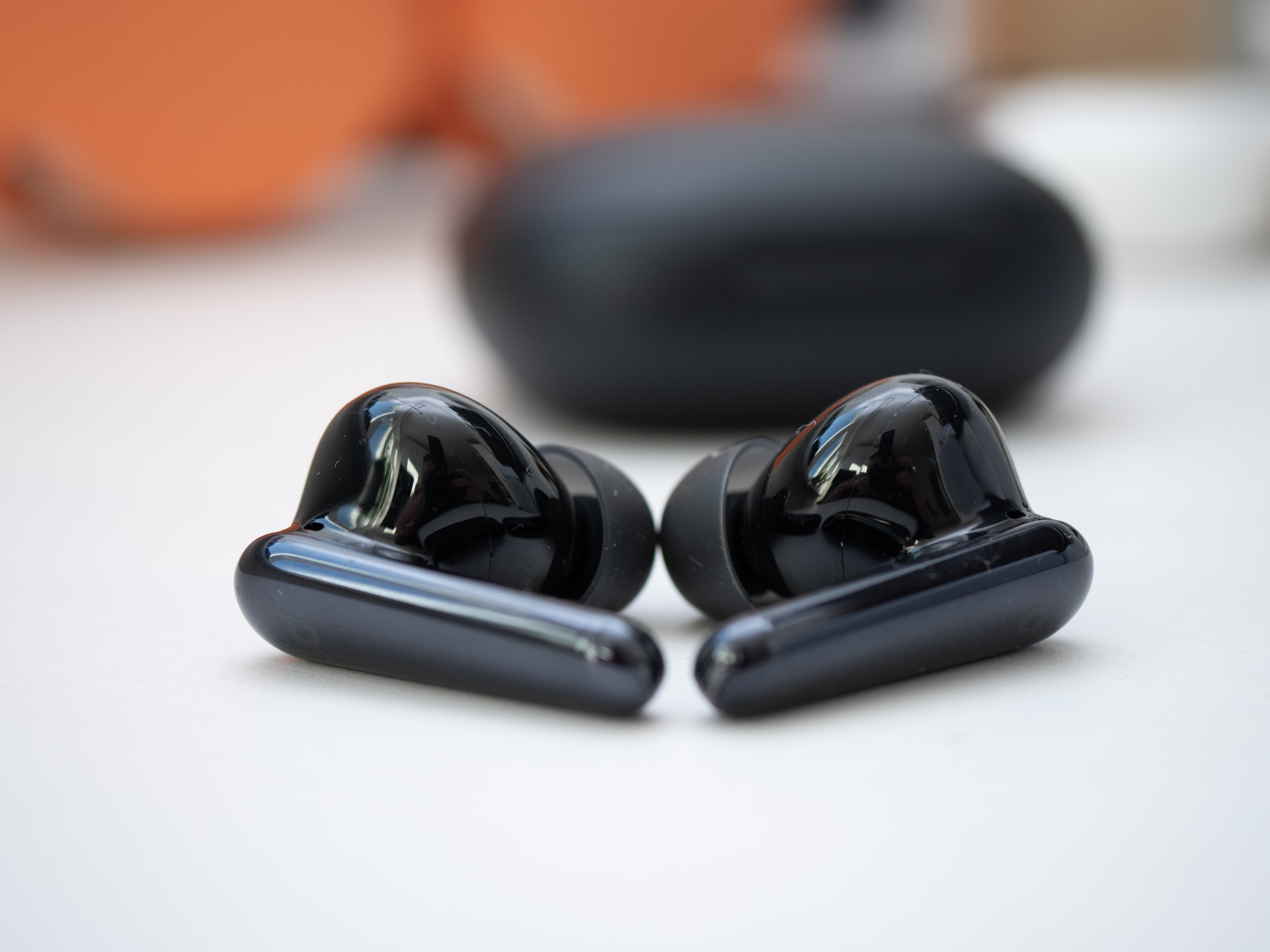 Test słuchawek soundcore Liberty 4 Pro by Anker – to świetne słuchawki z kosmicznym etui