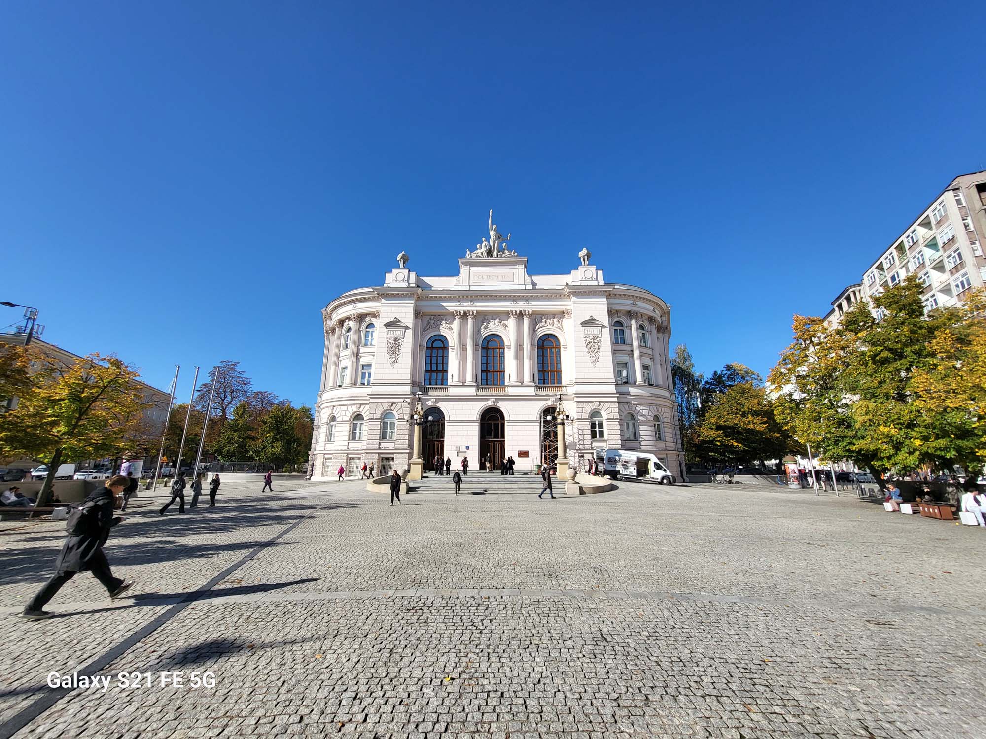 Porównanie foto najnowszego S24 FE versus S21 FE