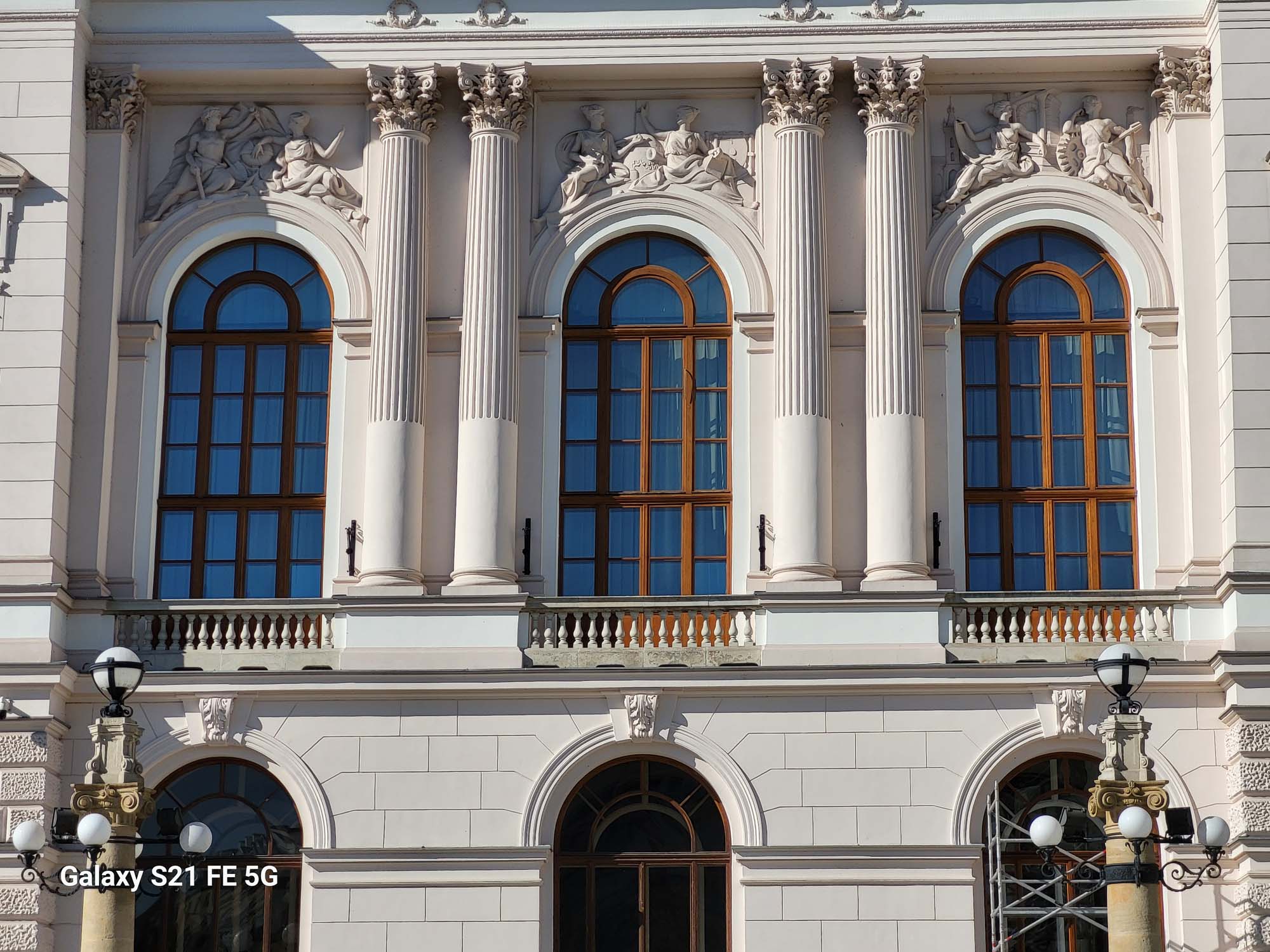Porównanie foto najnowszego S24 FE versus S21 FE