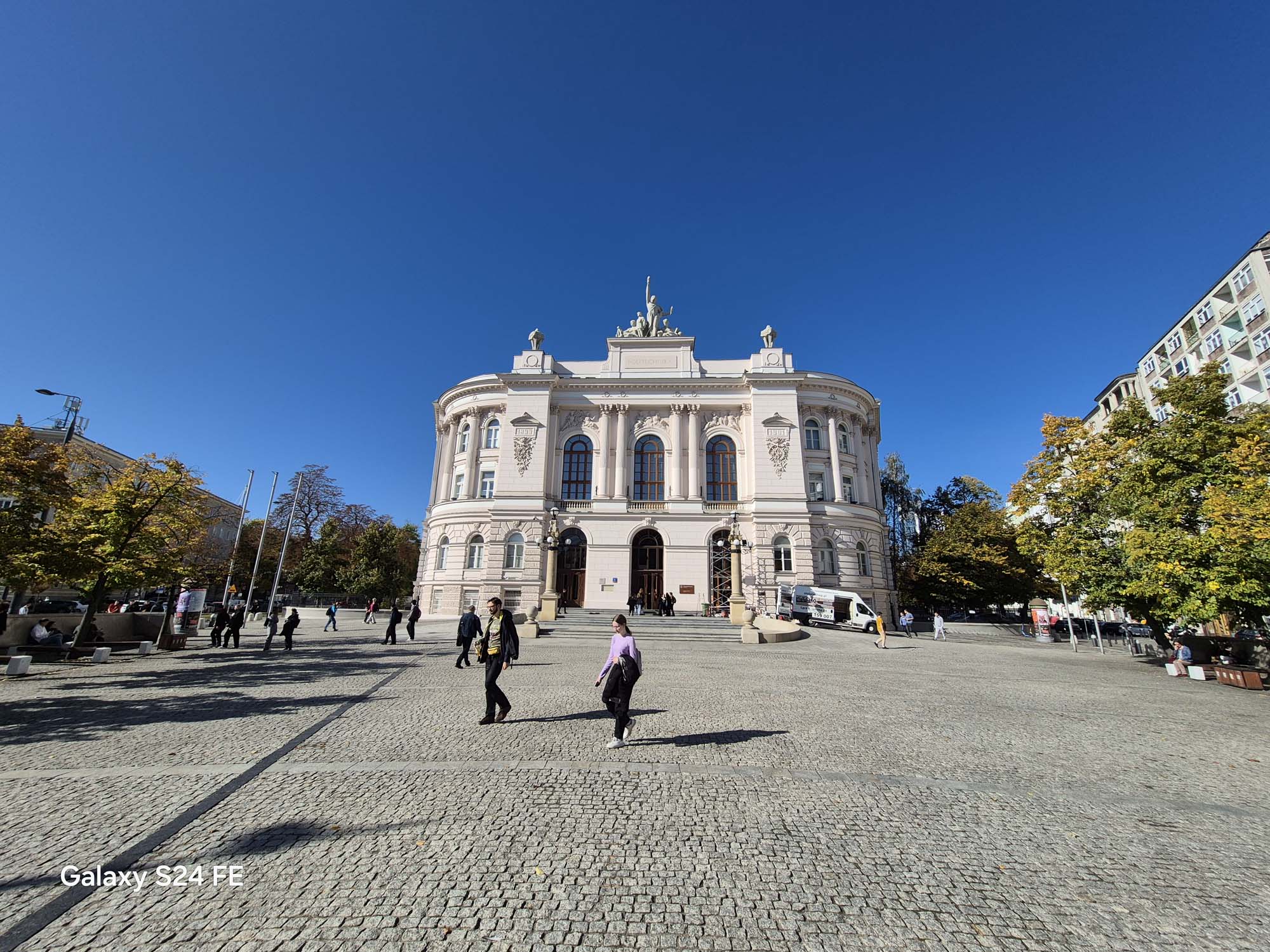 Porównanie foto najnowszego S24 FE versus S21 FE