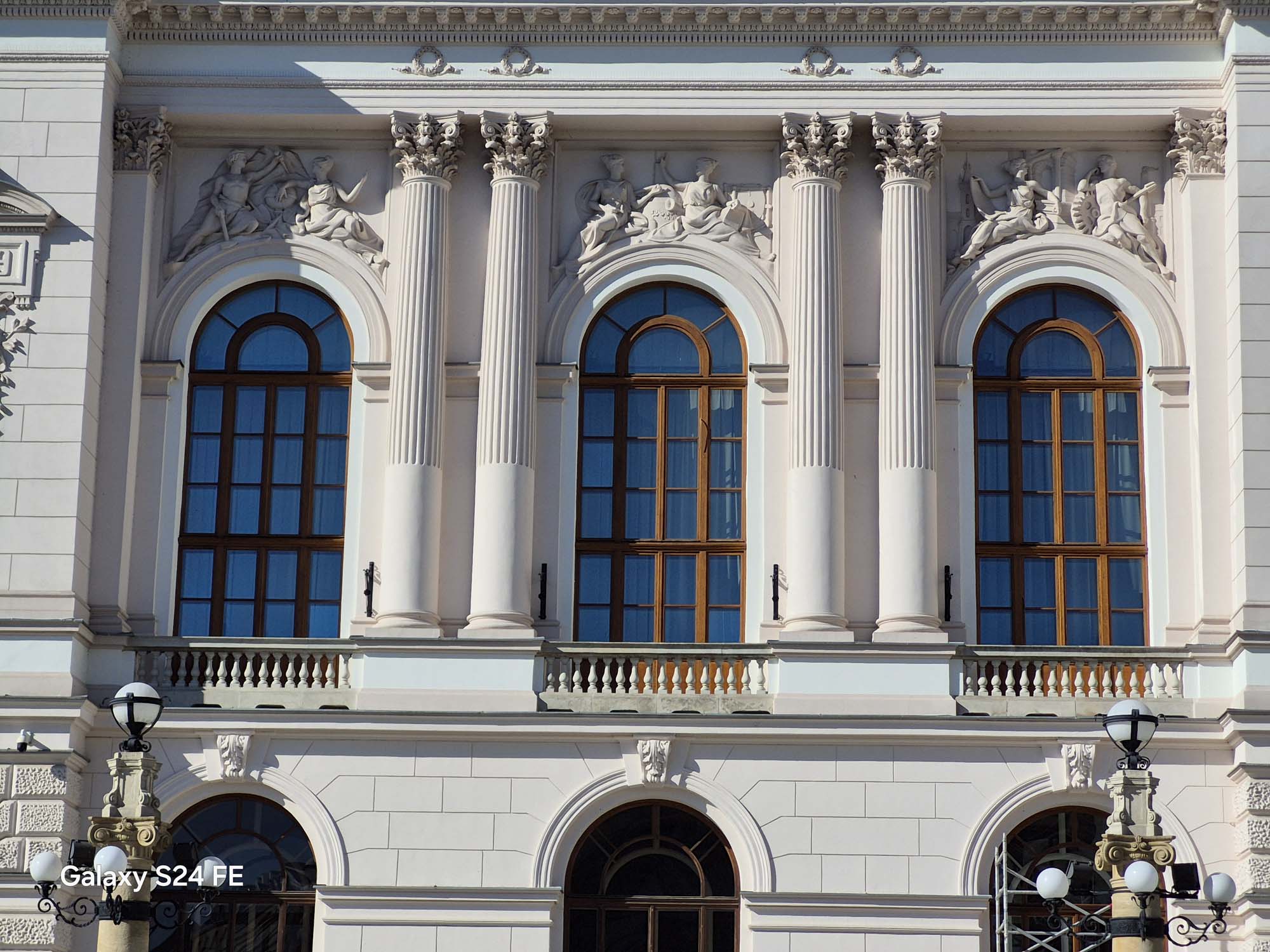 Porównanie foto najnowszego S24 FE versus S21 FE