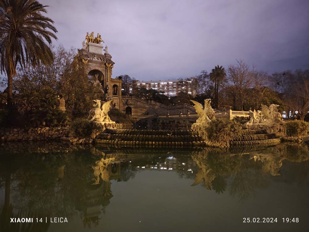 Barcelona w nocy - porównujemy zdjęcia z Xiaomi 14, Galaxy S24 i iPhone 15 Pro Max