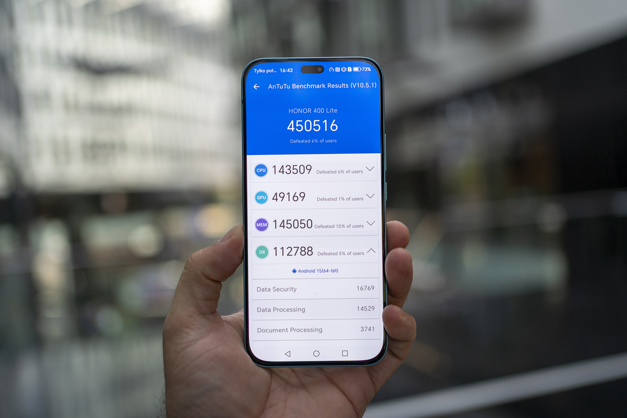 Recenzja Honor 400 Lite - nowy średniak, który kusi ekranem AMOLED i aparatem 108 MP