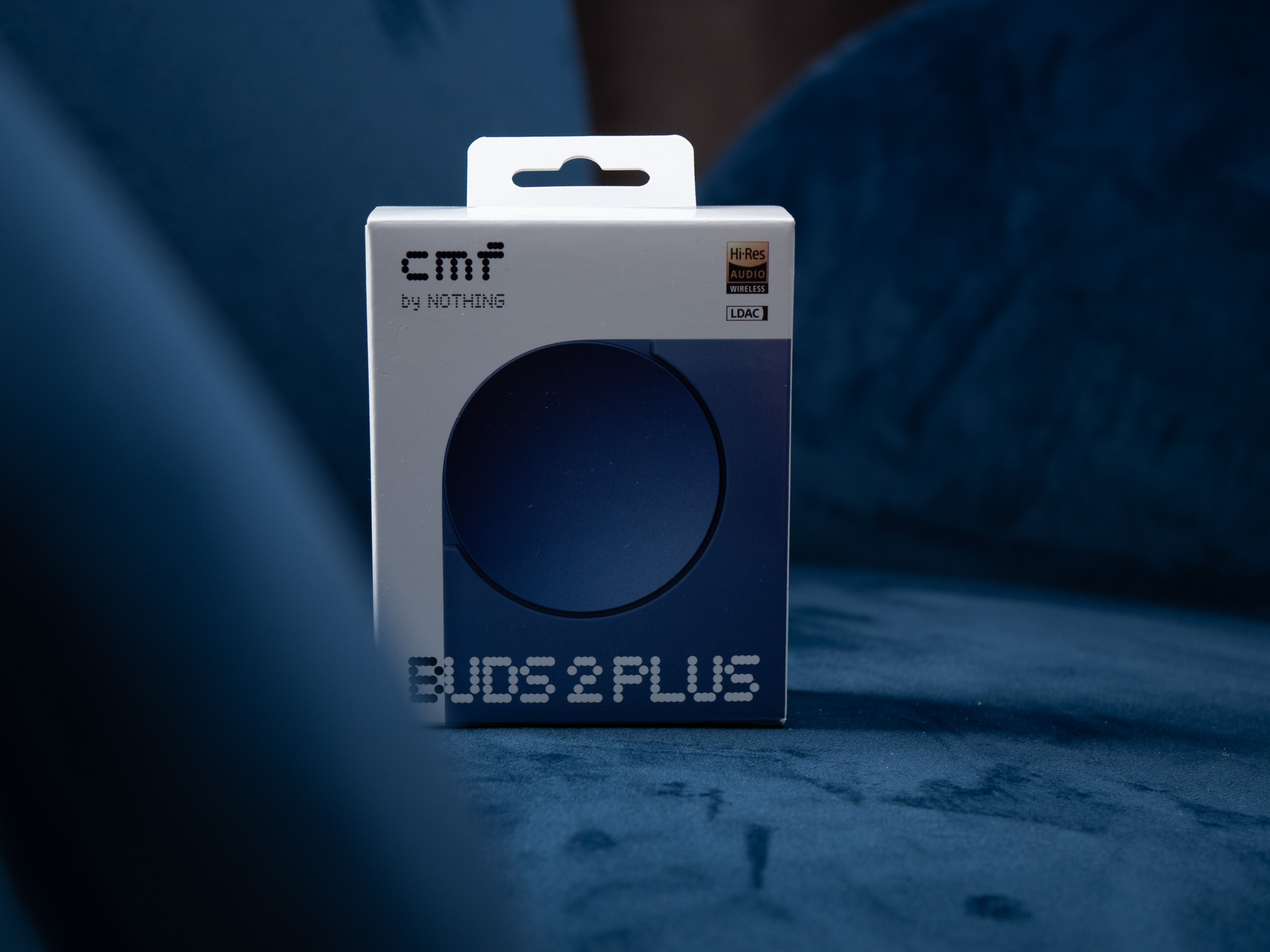 Sprawdziliśmy CMF Buds 2 Plus - nowe tanie słuchawki TWS, które zaskakują ceną, jakością basu i designem etui