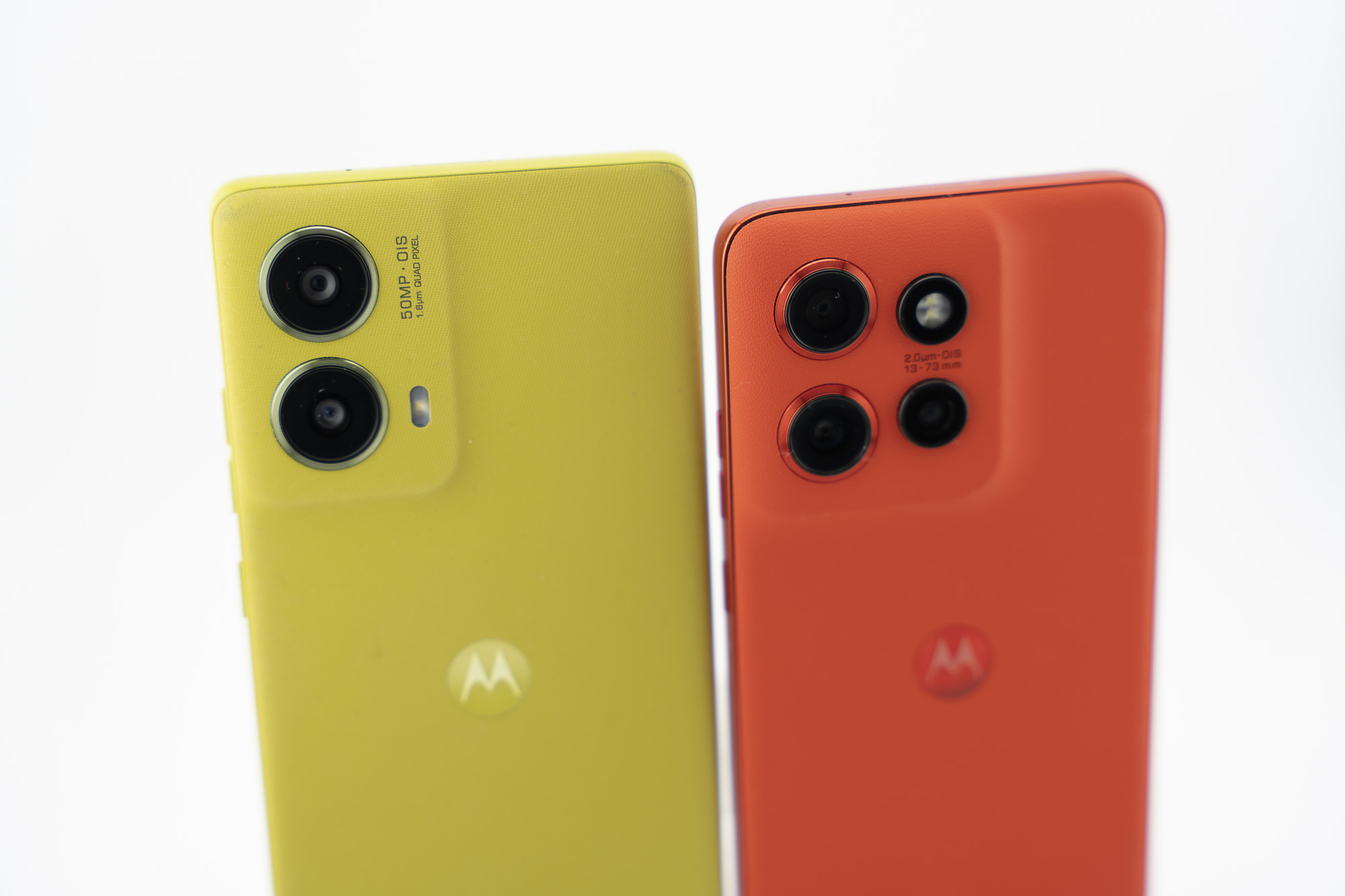 Nasze porównanie smartfonów moto g85 5G versus Motorola edge 50 neo