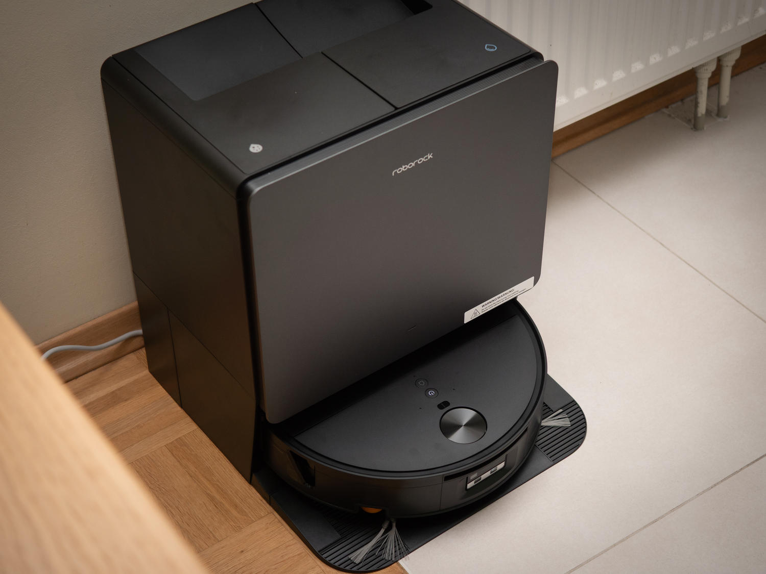 Test Roborock Saros 20 Flow Complete – rolka mopująca w odkurzaczu premium