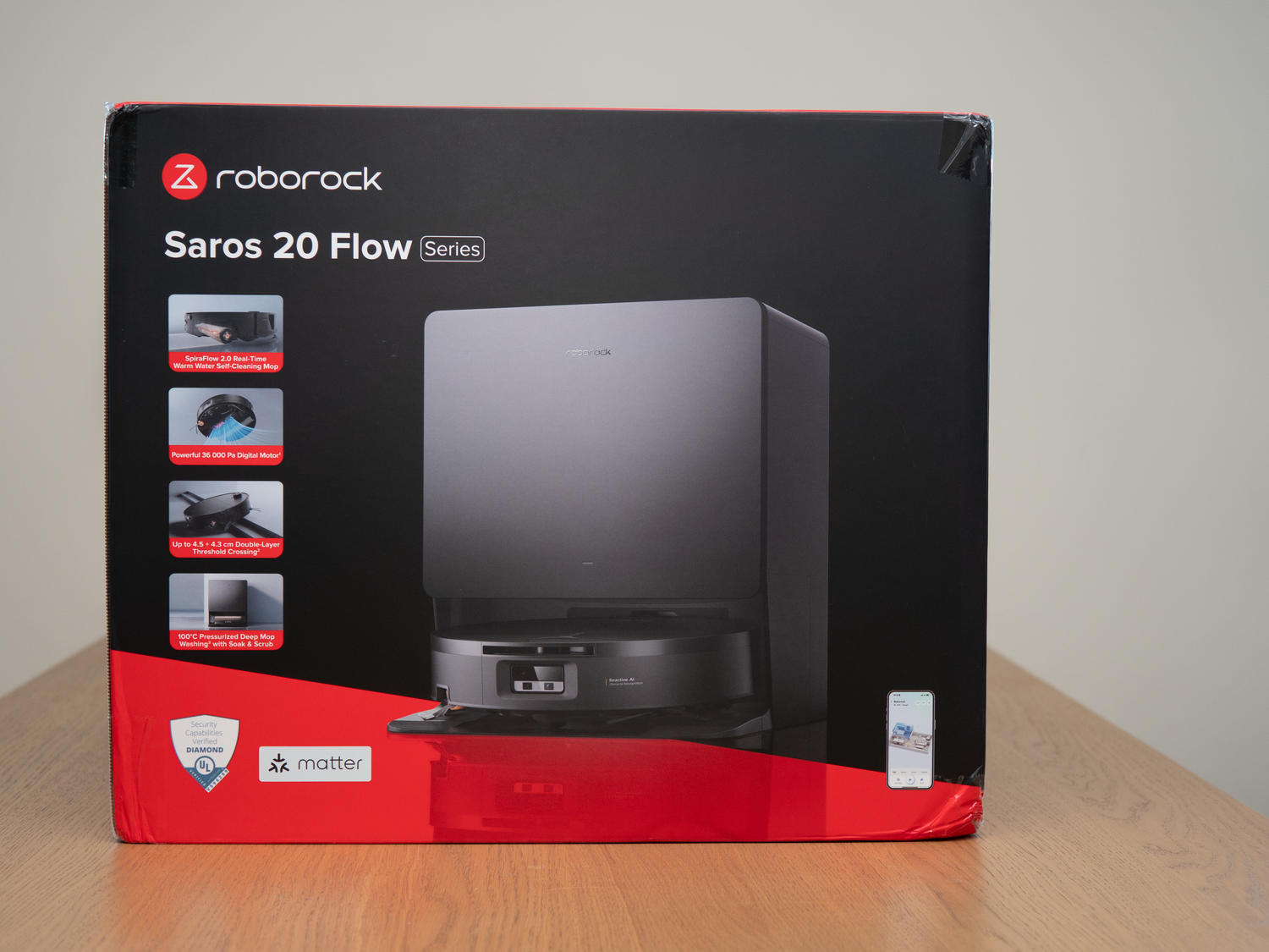 Test Roborock Saros 20 Flow Complete – rolka mopująca w odkurzaczu premium