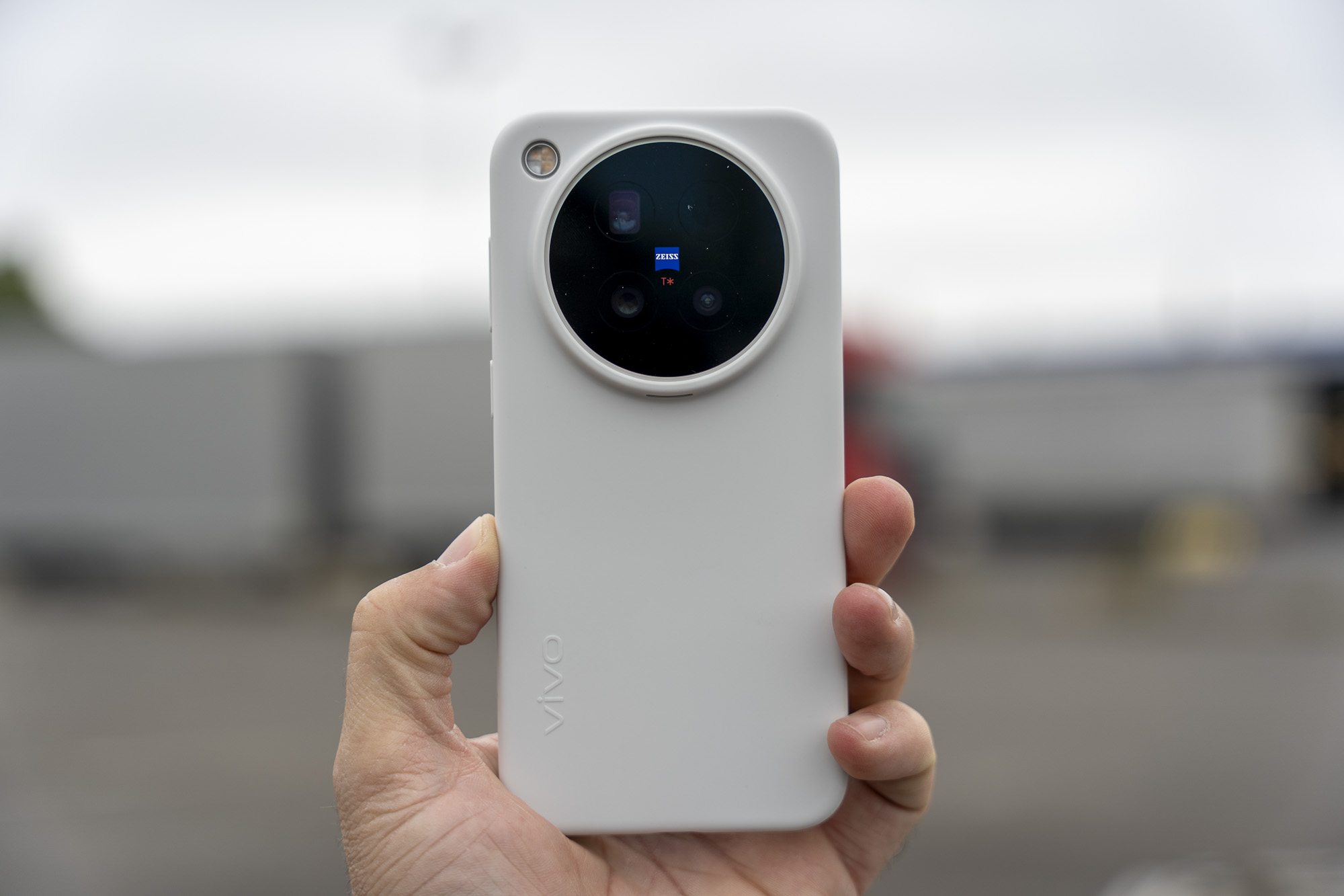 vivo X500 Pro – jest znacznie mniejszy, ale czy równie dobry fotograficznie – nasze pierwsze wrażenia