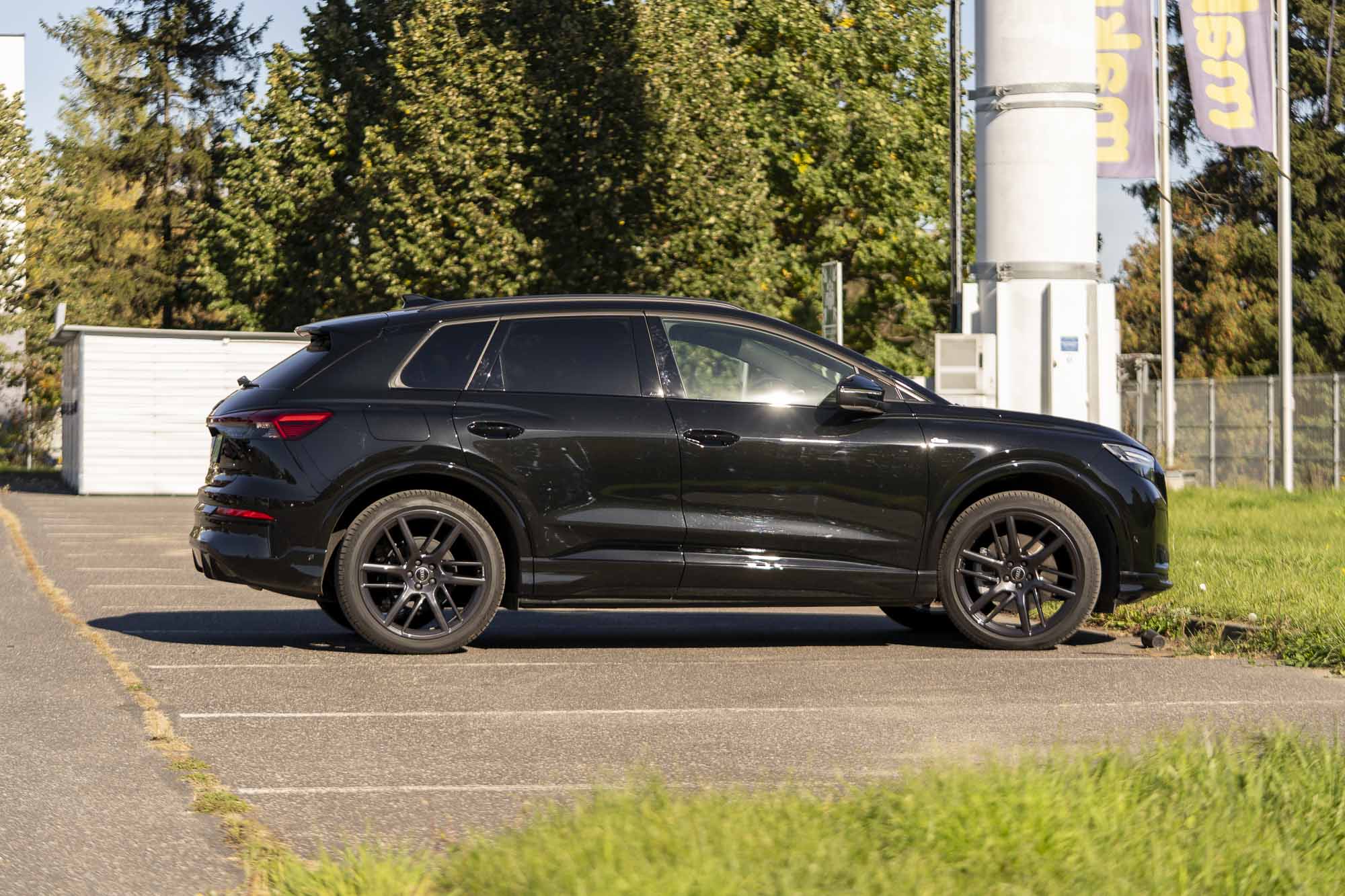 Test Audi Q4 e-tron– jest piękny, ma 299 KM, ale kosztuje prawie 400 tys. zł