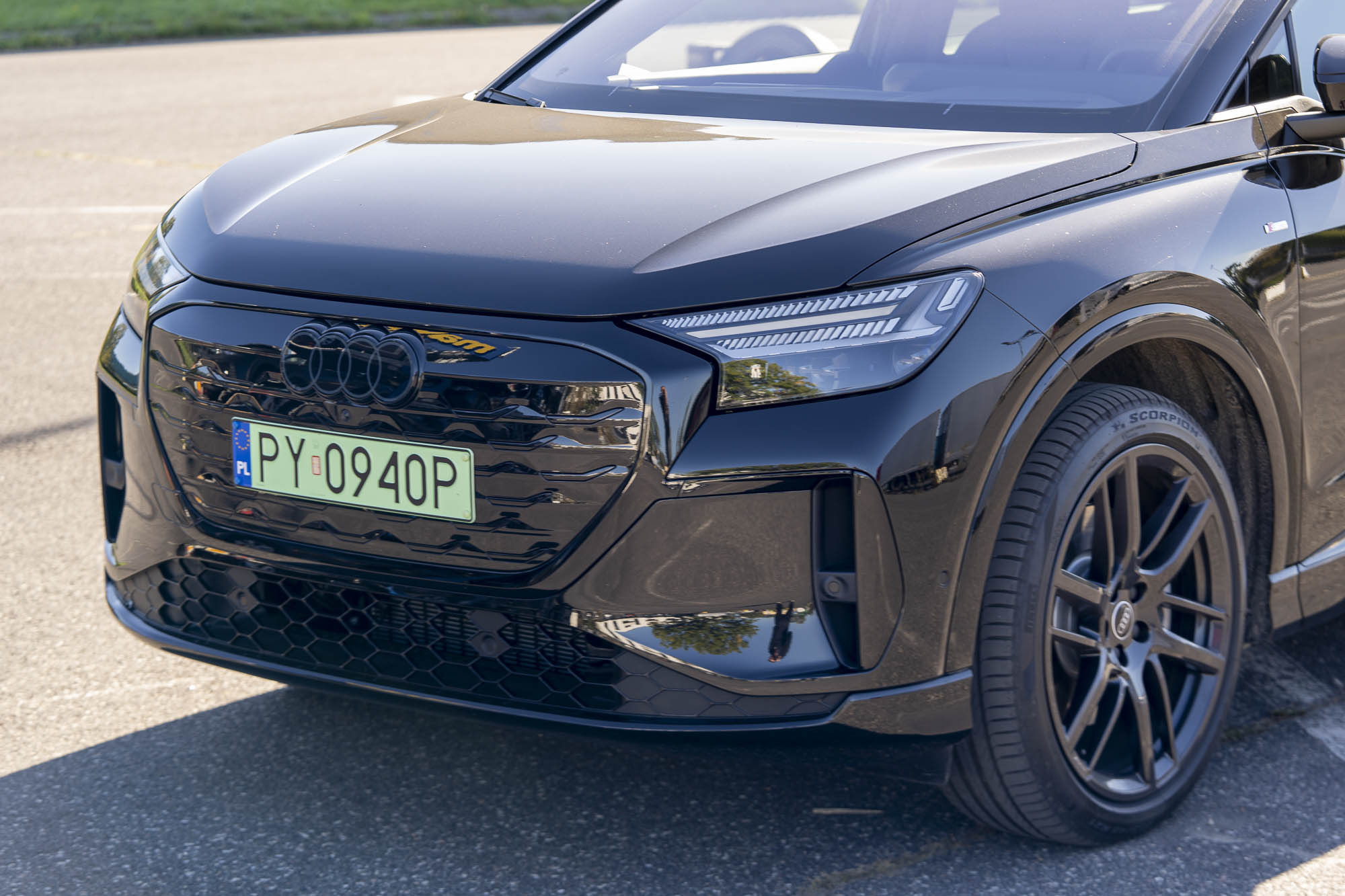 Test Audi Q4 e-tron– jest piękny, ma 299 KM, ale kosztuje prawie 400 tys. zł